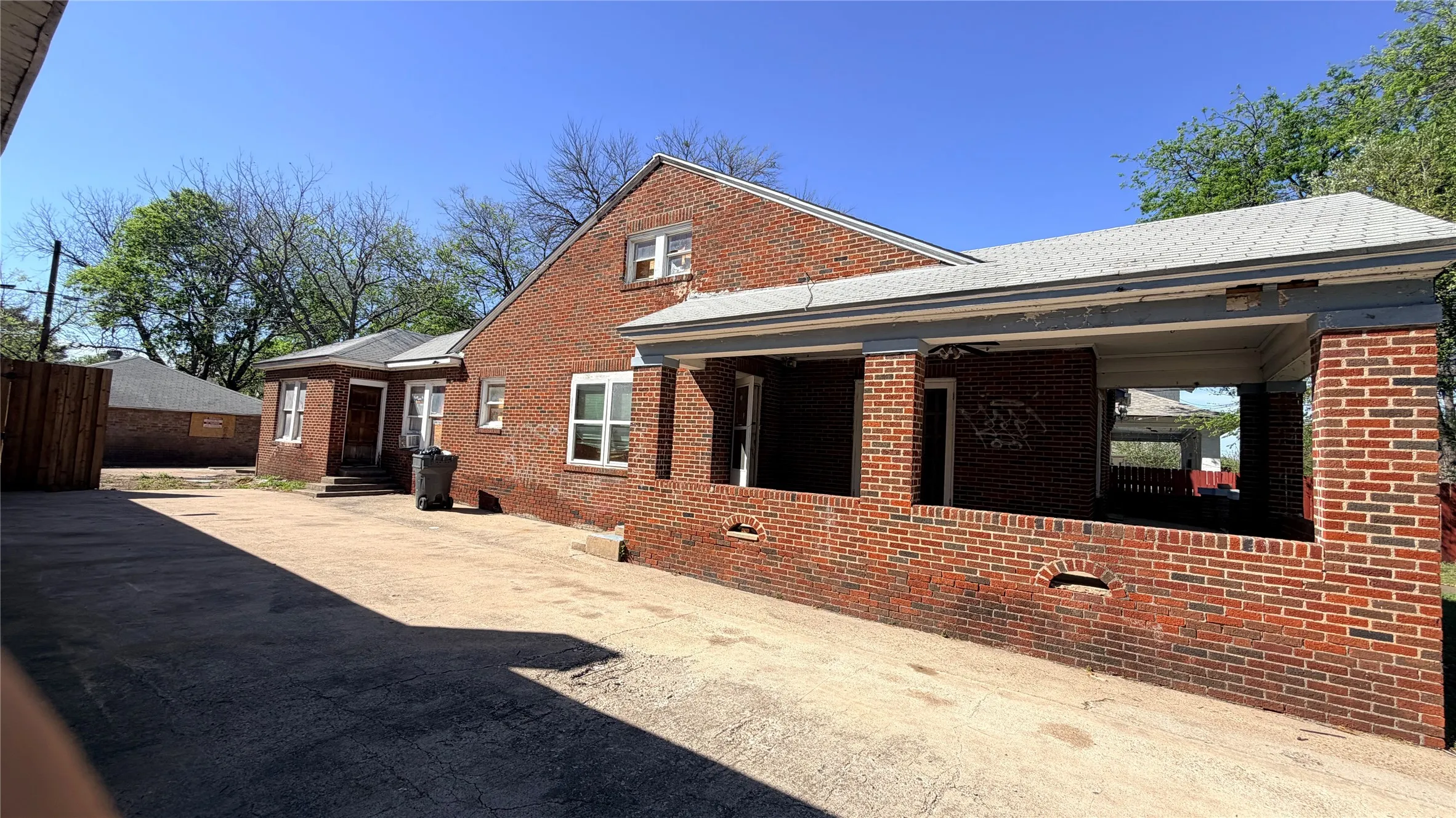 Duplex For Sale in Dallas County , 811 S Tyler Street, Dallas, Texas 75208, 3 Bedroom, 2 Bathroom, Garage spaces, 0 Sqft, built in 1926, mls#21209774, Real Estate Agent in Dallas, Homes For Sale in Dallas county, Homes For Sale in Dallas, Realtor in Dallas Texas, Real Estate Brokerage Independent Realty Texas, Luminita Cordes Realtor