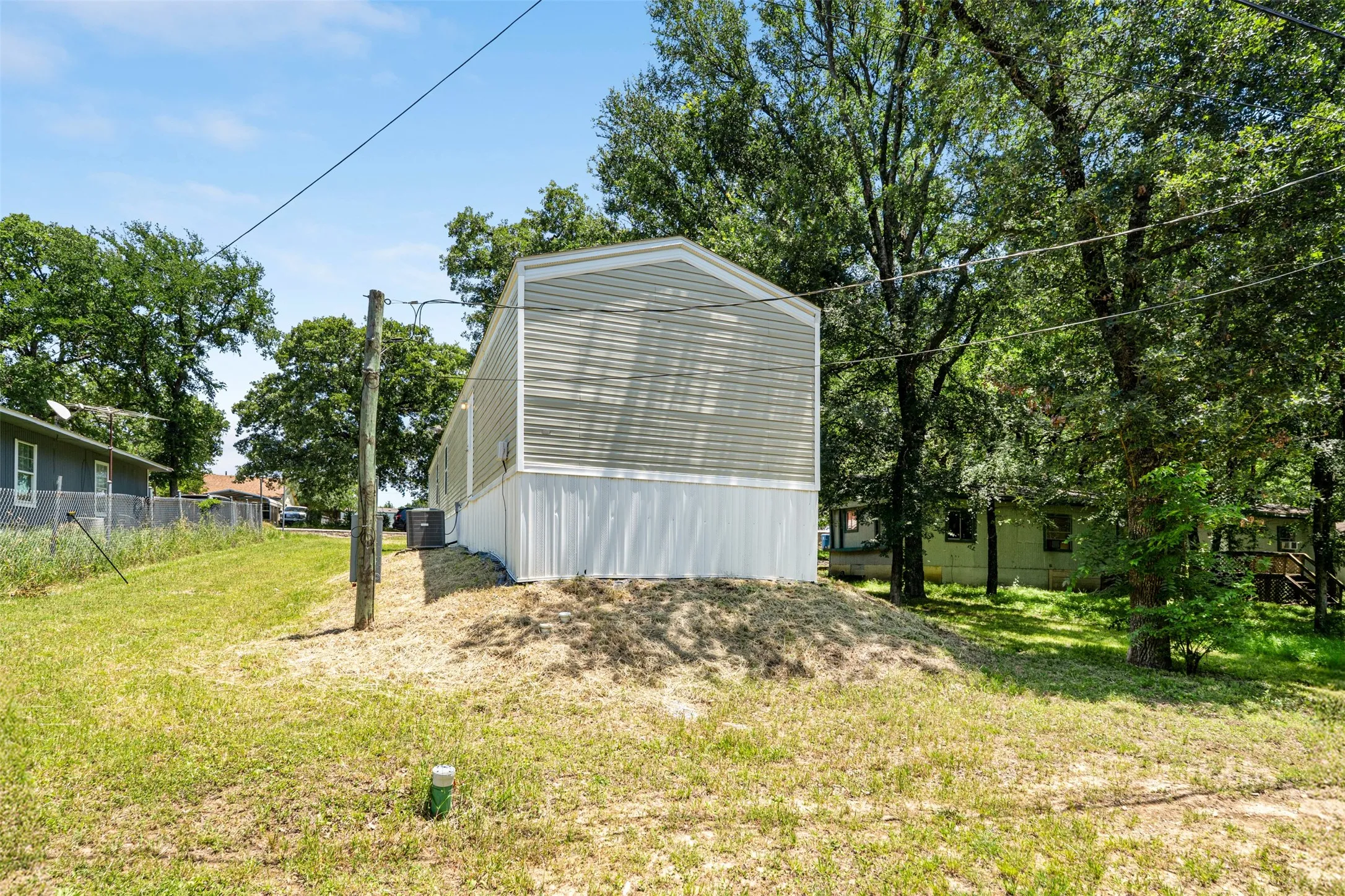 Mobile Home For Sale in Henderson County , 237 Wildwind Street, Gun Barrel City, Texas 75156, 3 Bedrooms, 2 Bathrooms, Garage spaces, 1,064 Sqft, built in 2020, Price $118,000, mls#21216976, Real Estate Agent in Gun Barrel City, Homes For Sale in Henderson county, Homes For Sale in Gun Barrel City, Realtor in Gun Barrel City Texas, Real Estate Brokerage Independent Realty Texas, Luminita Cordes Realtor
