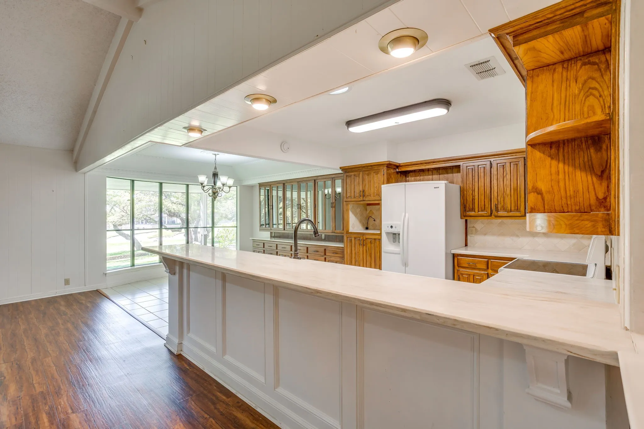 Single Family Residence For Sale in Hood County , 4031 Fairway Drive, Granbury, Texas 76049, 3 Bedroom, 2 Bathroom, 2 Garage spaces, 2,114 Sqft, built in 1978, mls#21205622, Real Estate Agent in Granbury, Homes For Sale in Hood county, Homes For Sale in Granbury, Realtor in Granbury Texas, Real Estate Brokerage Independent Realty Texas, Luminita Cordes Realtor
