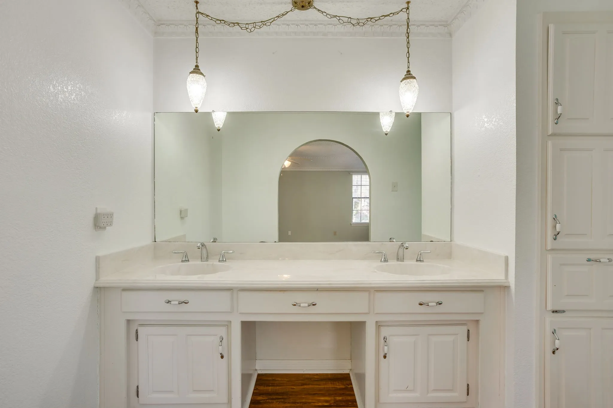 Single Family Residence For Sale in Hood County , 4031 Fairway Drive, Granbury, Texas 76049, 3 Bedroom, 2 Bathroom, 2 Garage spaces, 2,114 Sqft, built in 1978, mls#21205622, Real Estate Agent in Granbury, Homes For Sale in Hood county, Homes For Sale in Granbury, Realtor in Granbury Texas, Real Estate Brokerage Independent Realty Texas, Luminita Cordes Realtor