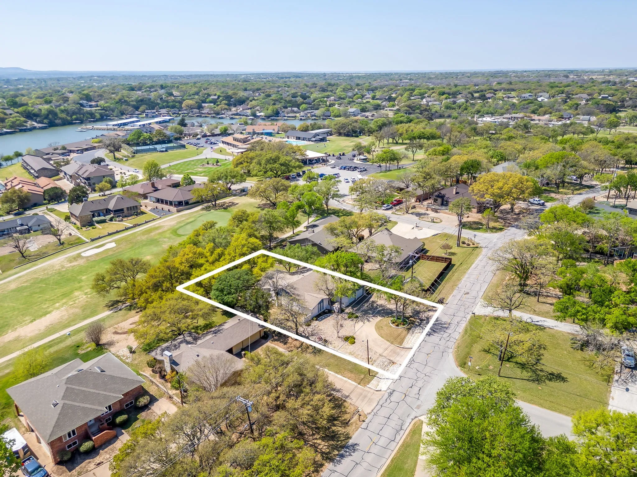 Single Family Residence For Sale in Hood County , 4031 Fairway Drive, Granbury, Texas 76049, 3 Bedroom, 2 Bathroom, 2 Garage spaces, 2,114 Sqft, built in 1978, mls#21205622, Real Estate Agent in Granbury, Homes For Sale in Hood county, Homes For Sale in Granbury, Realtor in Granbury Texas, Real Estate Brokerage Independent Realty Texas, Luminita Cordes Realtor
