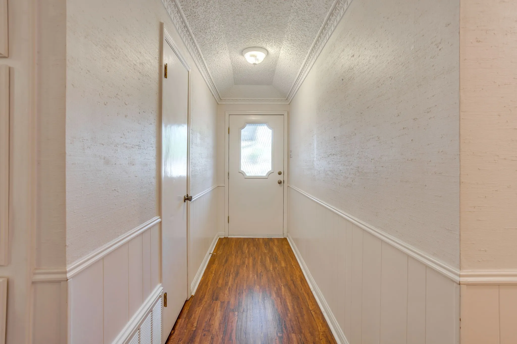 Single Family Residence For Sale in Hood County , 4031 Fairway Drive, Granbury, Texas 76049, 3 Bedroom, 2 Bathroom, 2 Garage spaces, 2,114 Sqft, built in 1978, mls#21205622, Real Estate Agent in Granbury, Homes For Sale in Hood county, Homes For Sale in Granbury, Realtor in Granbury Texas, Real Estate Brokerage Independent Realty Texas, Luminita Cordes Realtor