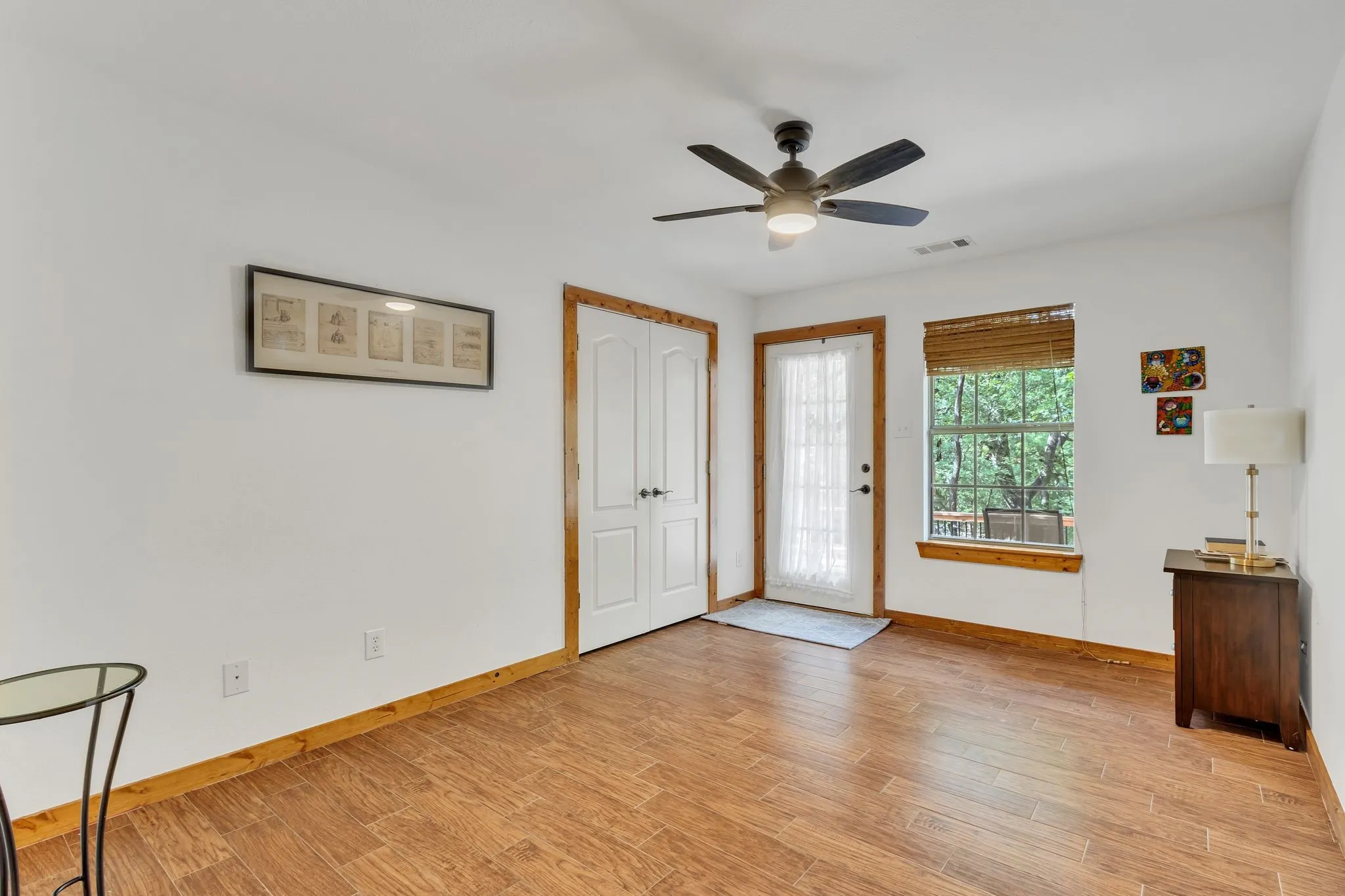 Single Family Residence For Sale in Denton County , 100 N Edgewater Drive, Highland Village, Texas 75077, 4 Bedrooms, 3 Bathrooms, 2 Garage spaces, 3,523 Sqft, built in 2004, Price $885,000, mls#21213138, Real Estate Agent in Highland Village, Homes For Sale in Denton county, Homes For Sale in Highland Village, Realtor in Highland Village Texas, Real Estate Brokerage Independent Realty Texas, Luminita Cordes Realtor