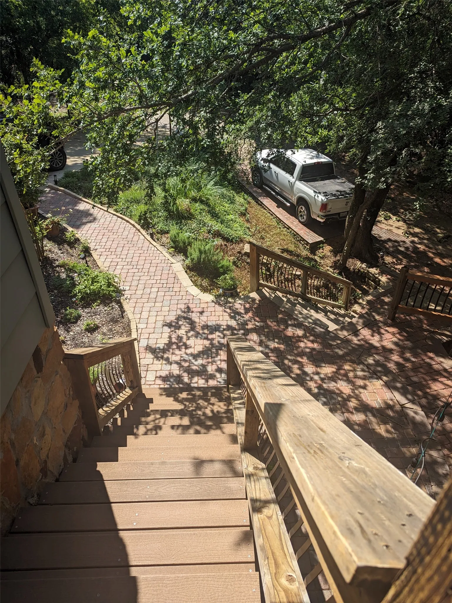 Single Family Residence For Sale in Denton County , 100 N Edgewater Drive, Highland Village, Texas 75077, 4 Bedrooms, 3 Bathrooms, 2 Garage spaces, 3,523 Sqft, built in 2004, Price $885,000, mls#21213138, Real Estate Agent in Highland Village, Homes For Sale in Denton county, Homes For Sale in Highland Village, Realtor in Highland Village Texas, Real Estate Brokerage Independent Realty Texas, Luminita Cordes Realtor