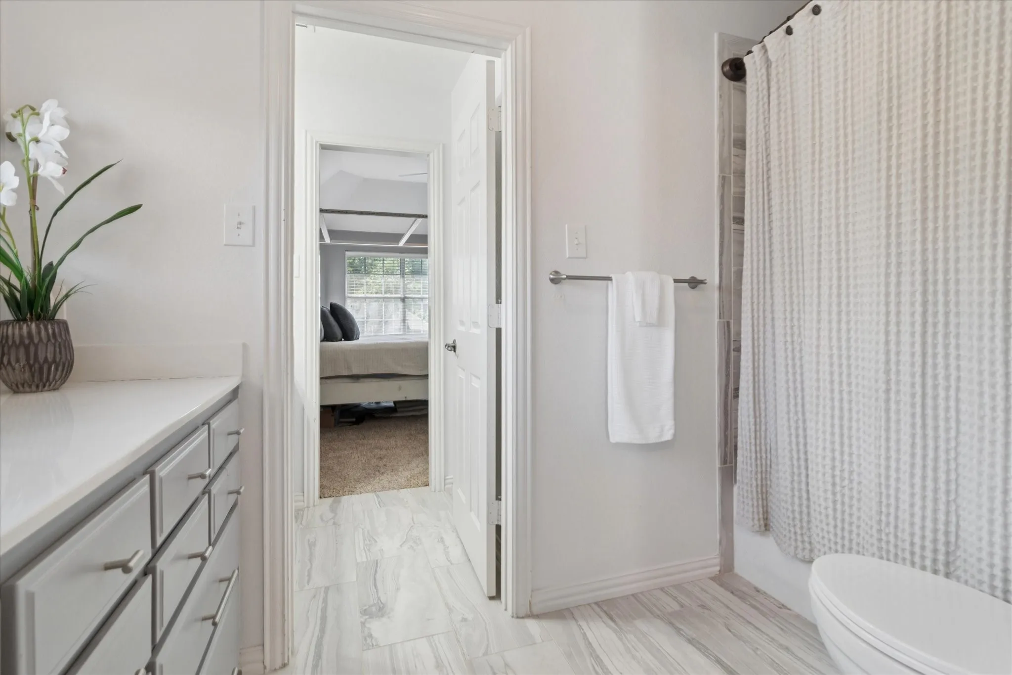 Single Family Residence For Sale in Collin County , 2013 Covey Glen Road, Mc Kinney, Texas 75072, 4 Bedroom, 4 Bathroom, 3 Garage spaces, 4,678 Sqft, built in 2001, Preowned, mls#21215116, Real Estate Agent in Mc Kinney, Homes For Sale in Collin county, Homes For Sale in Mc Kinney, Realtor in Mc Kinney Texas, Real Estate Brokerage Independent Realty Texas, Luminita Cordes Realtor