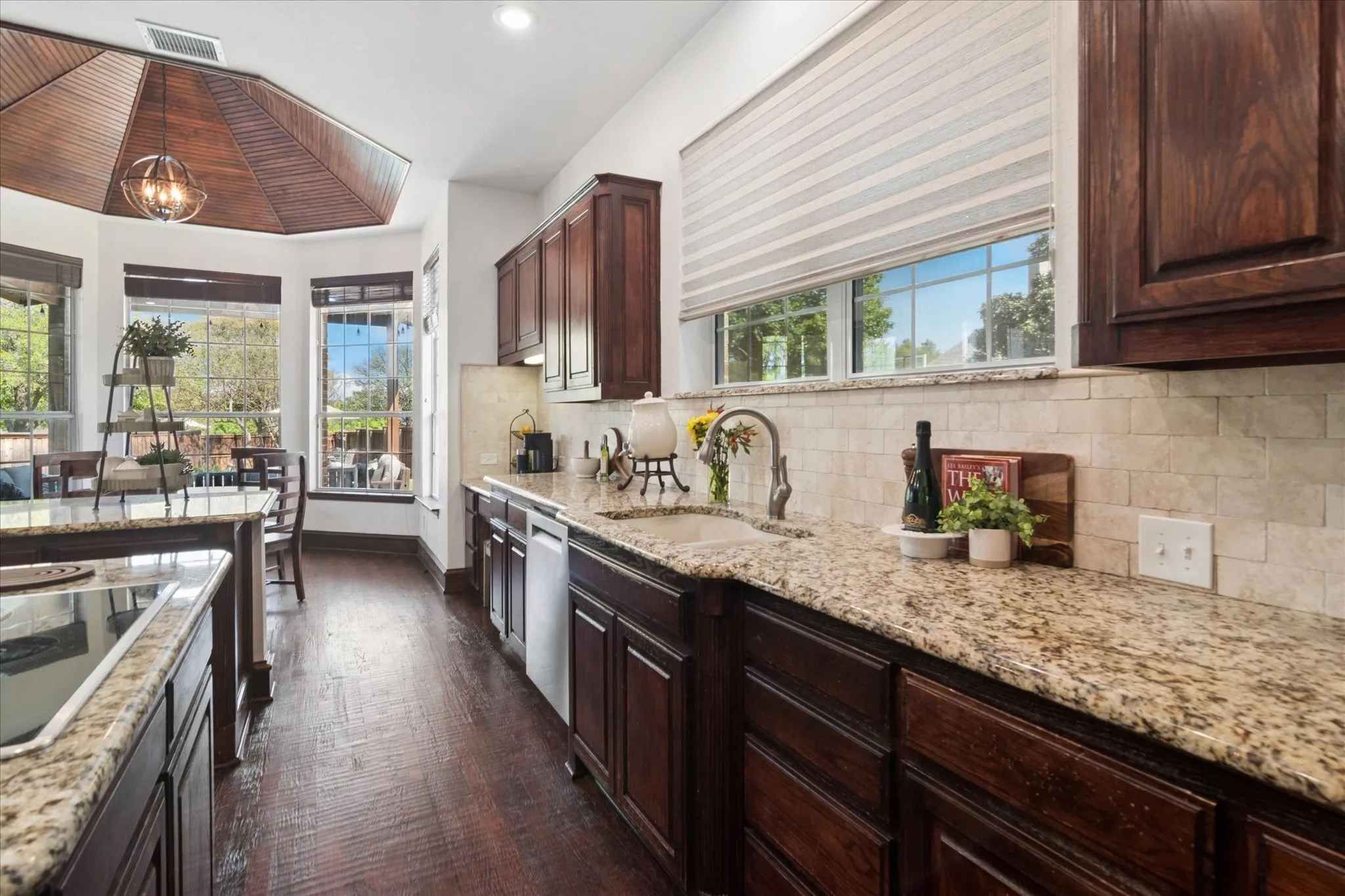 Single Family Residence For Sale in Collin County , 2013 Covey Glen Road, Mc Kinney, Texas 75072, 4 Bedroom, 4 Bathroom, 3 Garage spaces, 4,678 Sqft, built in 2001, Preowned, mls#21215116, Real Estate Agent in Mc Kinney, Homes For Sale in Collin county, Homes For Sale in Mc Kinney, Realtor in Mc Kinney Texas, Real Estate Brokerage Independent Realty Texas, Luminita Cordes Realtor