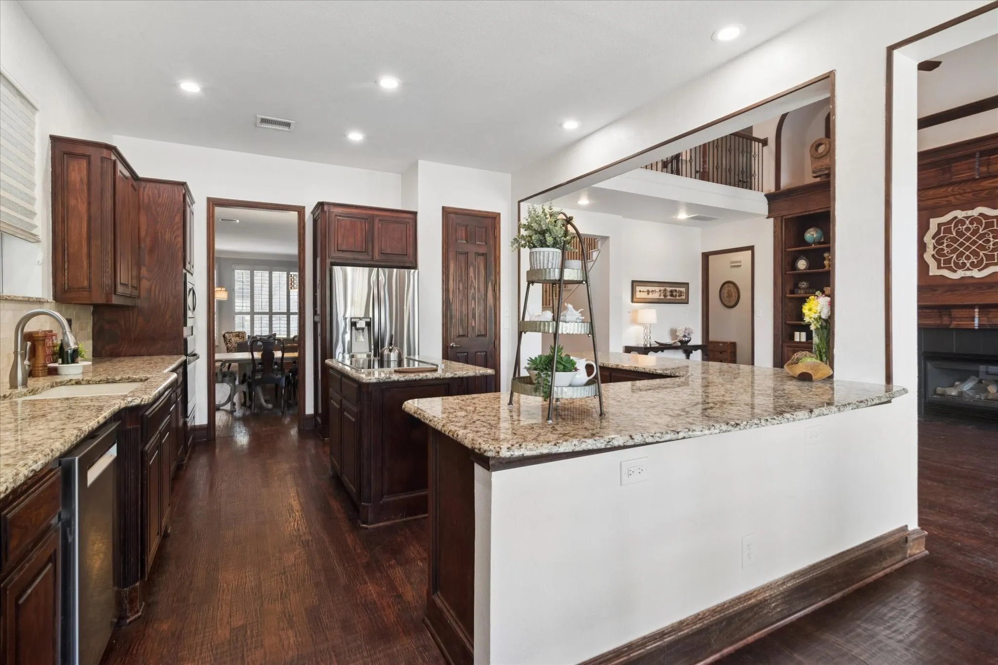 Single Family Residence For Sale in Collin County , 2013 Covey Glen Road, Mc Kinney, Texas 75072, 4 Bedroom, 4 Bathroom, 3 Garage spaces, 4,678 Sqft, built in 2001, Preowned, mls#21215116, Real Estate Agent in Mc Kinney, Homes For Sale in Collin county, Homes For Sale in Mc Kinney, Realtor in Mc Kinney Texas, Real Estate Brokerage Independent Realty Texas, Luminita Cordes Realtor