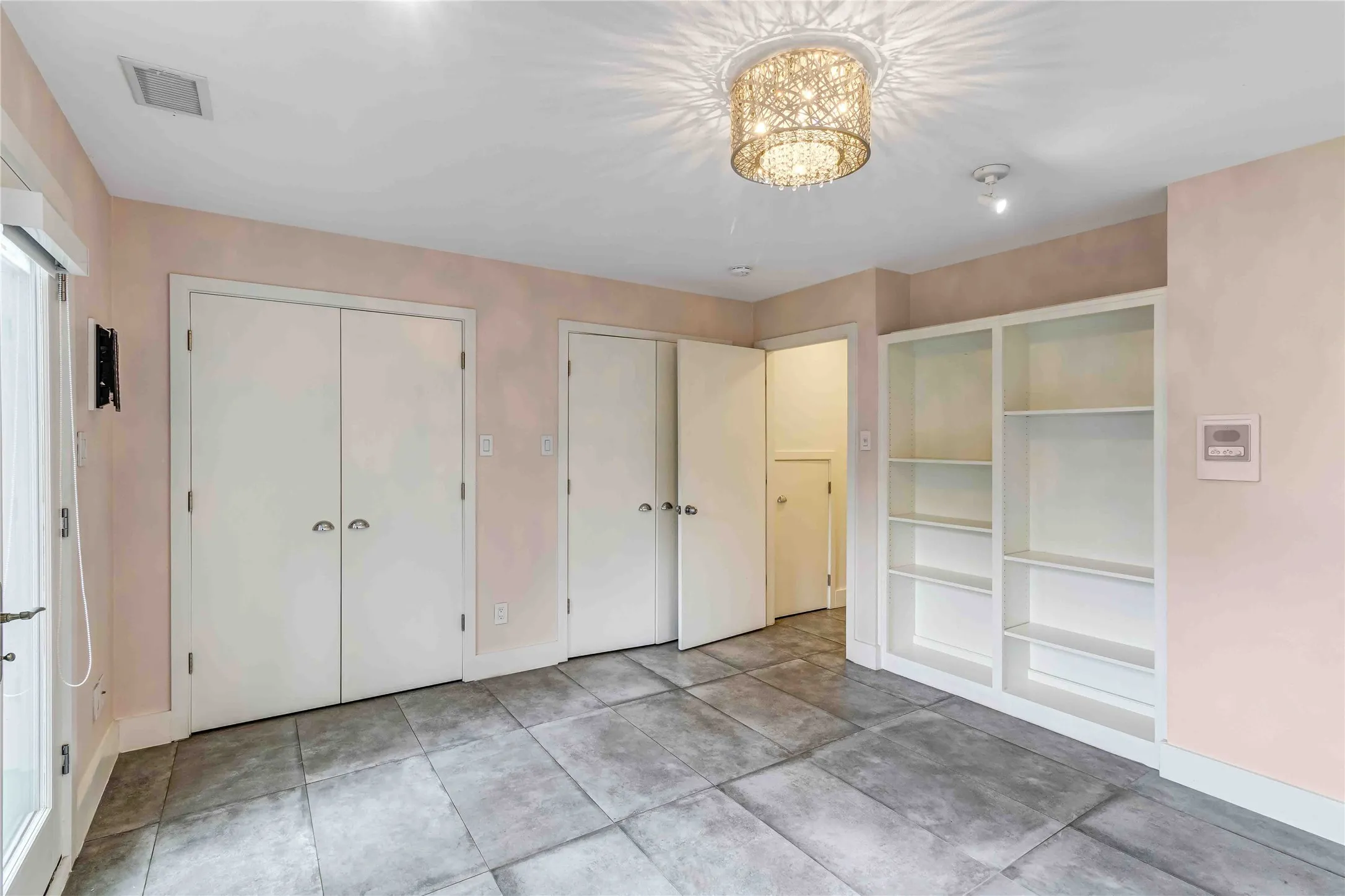 Single Family Residence For Sale in Dallas County , 20 Summit Place, Cedar Hill, Texas 75104, 4 Bedroom, 4 Bathroom, 2 Garage spaces, 2,900 Sqft, built in 1988, mls#21217007, Real Estate Agent in Cedar Hill, Homes For Sale in Dallas county, Homes For Sale in Cedar Hill, Realtor in Cedar Hill Texas, Real Estate Brokerage Independent Realty Texas, Luminita Cordes Realtor