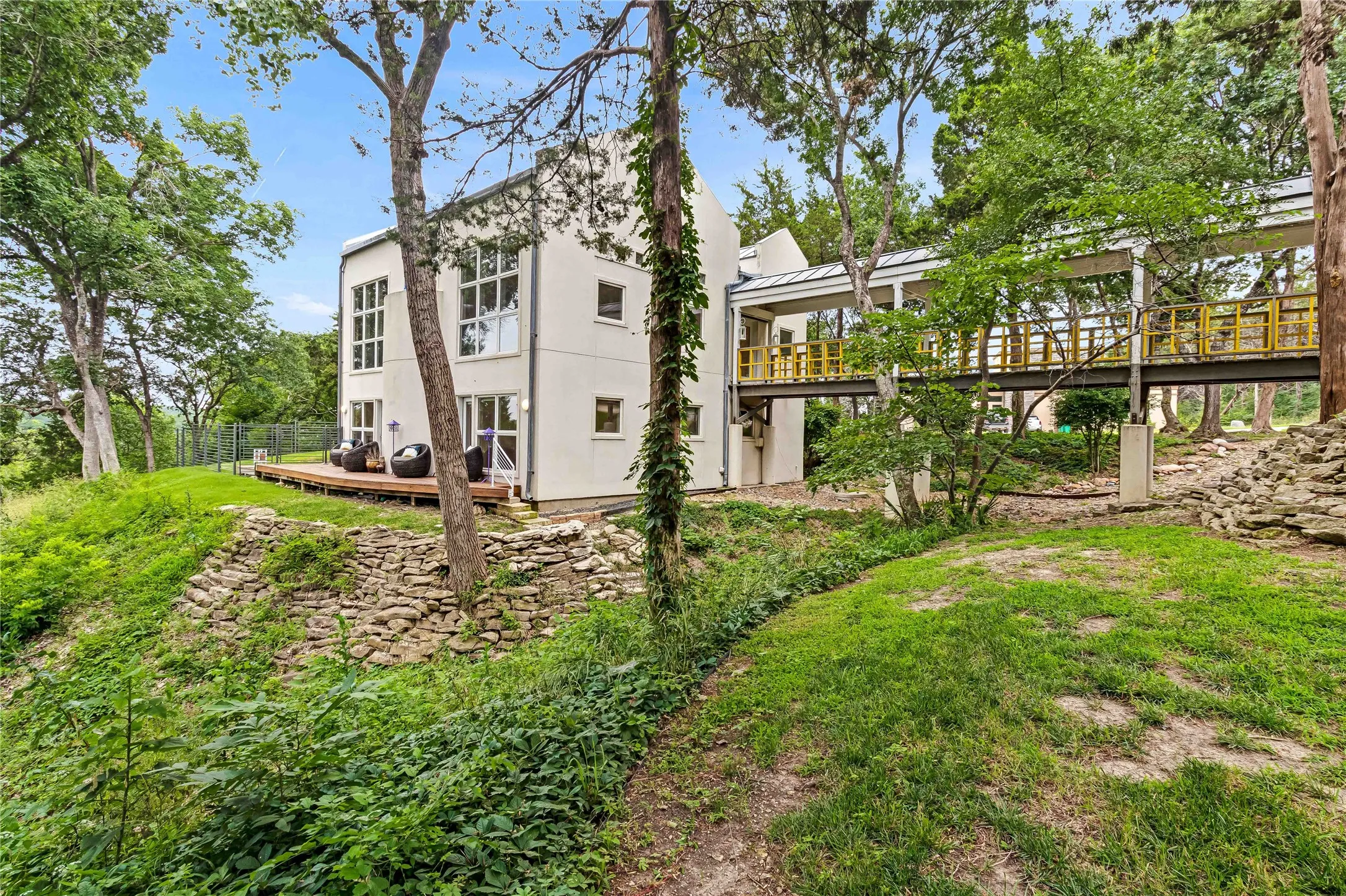 Single Family Residence For Sale in Dallas County , 20 Summit Place, Cedar Hill, Texas 75104, 4 Bedroom, 4 Bathroom, 2 Garage spaces, 2,900 Sqft, built in 1988, mls#21217007, Real Estate Agent in Cedar Hill, Homes For Sale in Dallas county, Homes For Sale in Cedar Hill, Realtor in Cedar Hill Texas, Real Estate Brokerage Independent Realty Texas, Luminita Cordes Realtor