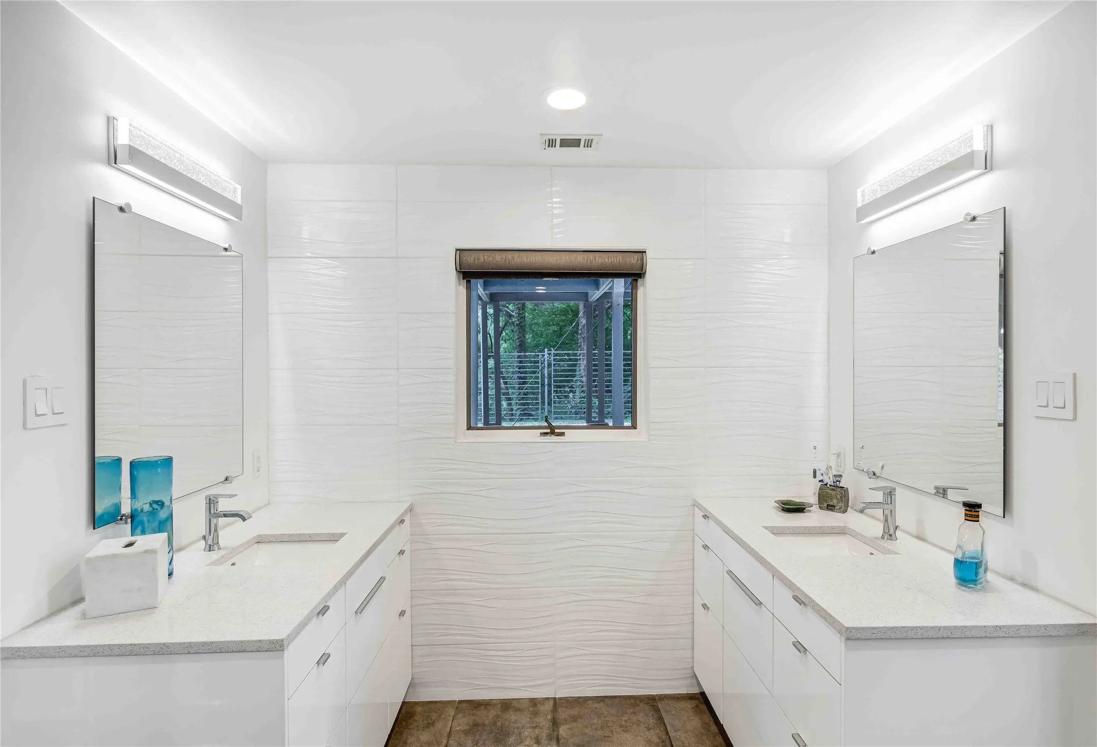 Single Family Residence For Sale in Dallas County , 20 Summit Place, Cedar Hill, Texas 75104, 4 Bedroom, 4 Bathroom, 2 Garage spaces, 2,900 Sqft, built in 1988, mls#21217007, Real Estate Agent in Cedar Hill, Homes For Sale in Dallas county, Homes For Sale in Cedar Hill, Realtor in Cedar Hill Texas, Real Estate Brokerage Independent Realty Texas, Luminita Cordes Realtor