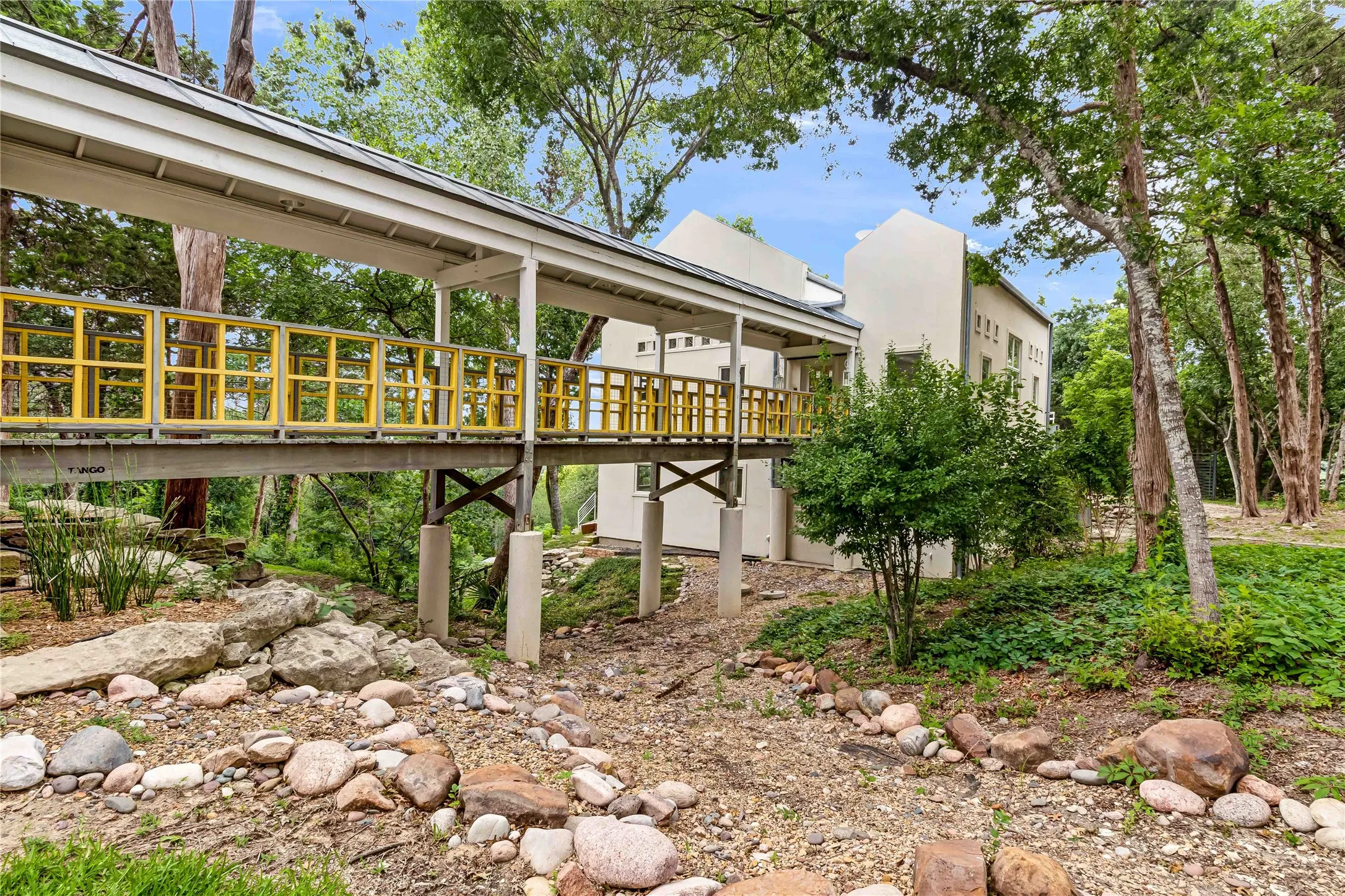Single Family Residence For Sale in Dallas County , 20 Summit Place, Cedar Hill, Texas 75104, 4 Bedroom, 4 Bathroom, 2 Garage spaces, 2,900 Sqft, built in 1988, mls#21217007, Real Estate Agent in Cedar Hill, Homes For Sale in Dallas county, Homes For Sale in Cedar Hill, Realtor in Cedar Hill Texas, Real Estate Brokerage Independent Realty Texas, Luminita Cordes Realtor