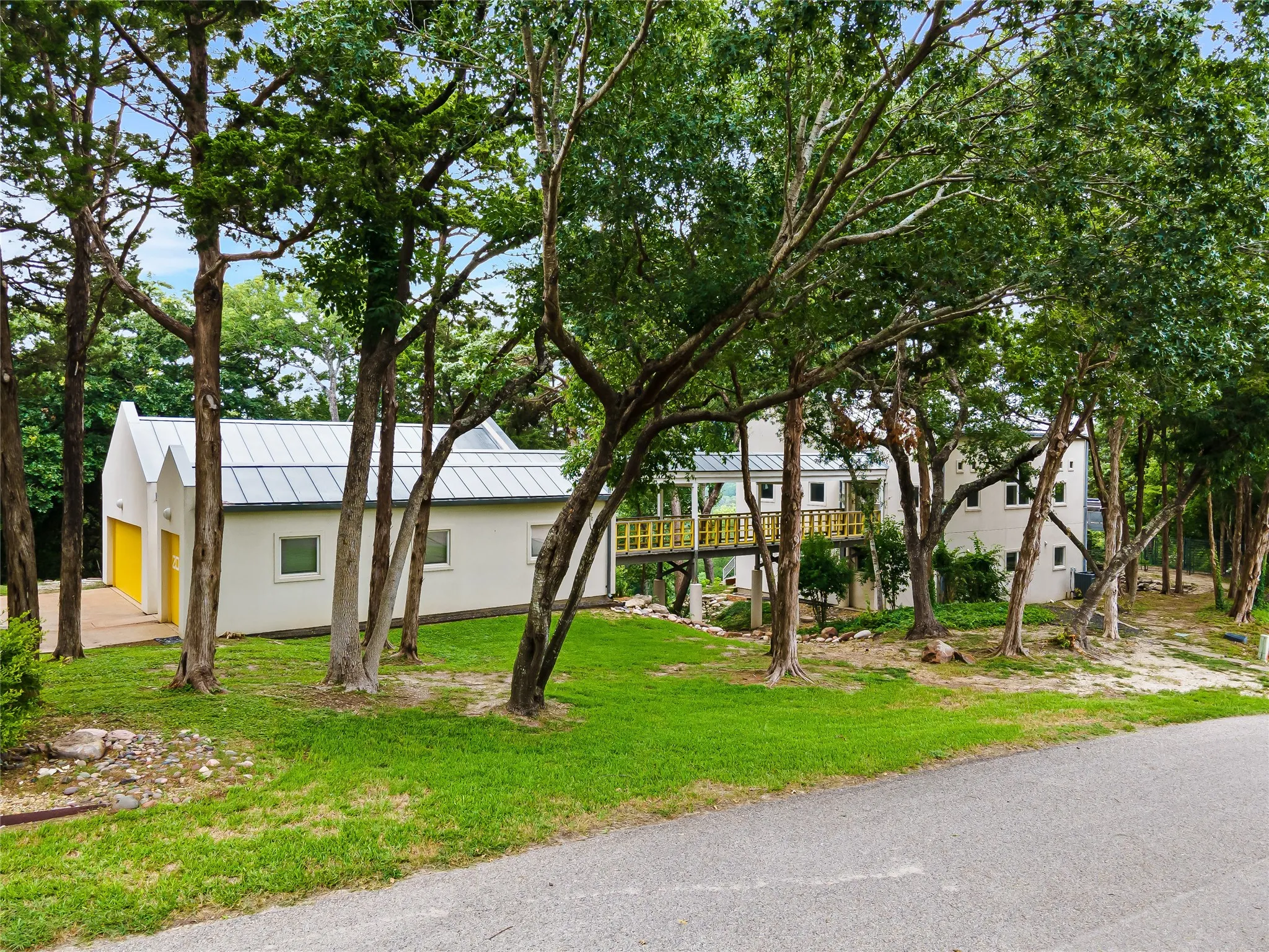 Single Family Residence For Sale in Dallas County , 20 Summit Place, Cedar Hill, Texas 75104, 4 Bedroom, 4 Bathroom, 2 Garage spaces, 2,900 Sqft, built in 1988, mls#21217007, Real Estate Agent in Cedar Hill, Homes For Sale in Dallas county, Homes For Sale in Cedar Hill, Realtor in Cedar Hill Texas, Real Estate Brokerage Independent Realty Texas, Luminita Cordes Realtor