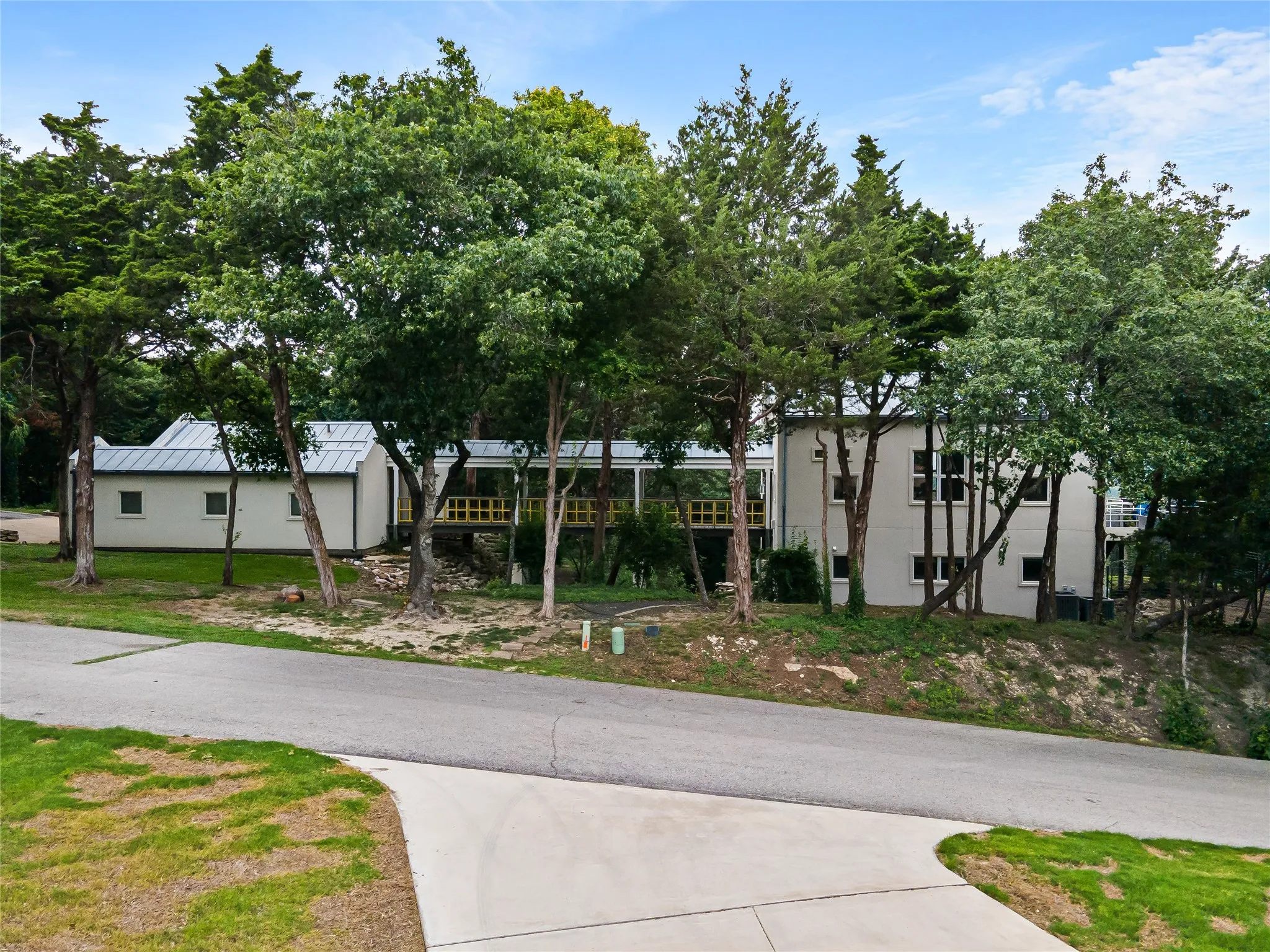 Single Family Residence For Sale in Dallas County , 20 Summit Place, Cedar Hill, Texas 75104, 4 Bedroom, 4 Bathroom, 2 Garage spaces, 2,900 Sqft, built in 1988, mls#21217007, Real Estate Agent in Cedar Hill, Homes For Sale in Dallas county, Homes For Sale in Cedar Hill, Realtor in Cedar Hill Texas, Real Estate Brokerage Independent Realty Texas, Luminita Cordes Realtor