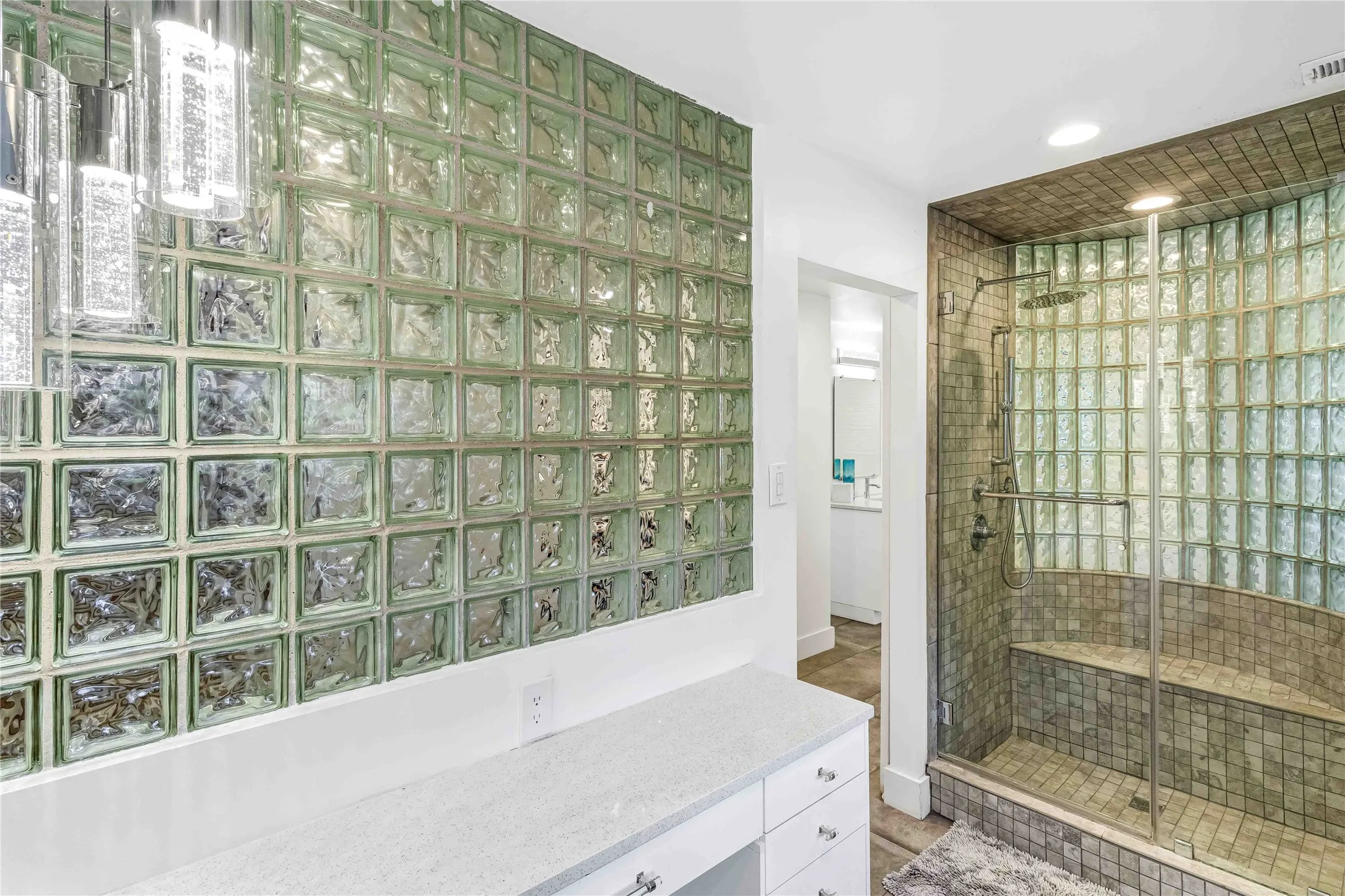 Single Family Residence For Sale in Dallas County , 20 Summit Place, Cedar Hill, Texas 75104, 4 Bedroom, 4 Bathroom, 2 Garage spaces, 2,900 Sqft, built in 1988, mls#21217007, Real Estate Agent in Cedar Hill, Homes For Sale in Dallas county, Homes For Sale in Cedar Hill, Realtor in Cedar Hill Texas, Real Estate Brokerage Independent Realty Texas, Luminita Cordes Realtor