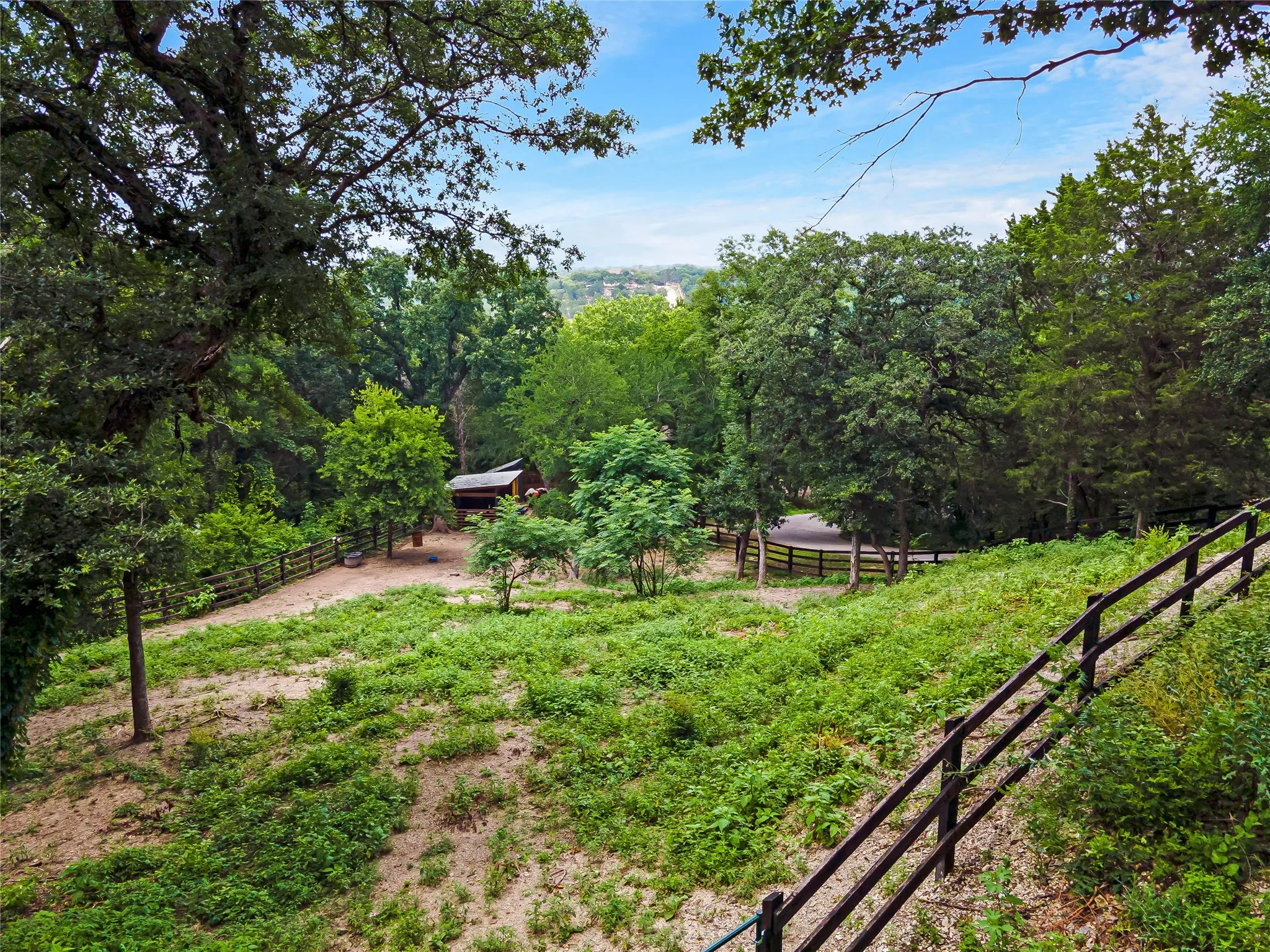Single Family Residence For Sale in Dallas County , 20 Summit Place, Cedar Hill, Texas 75104, 4 Bedroom, 4 Bathroom, 2 Garage spaces, 2,900 Sqft, built in 1988, mls#21217007, Real Estate Agent in Cedar Hill, Homes For Sale in Dallas county, Homes For Sale in Cedar Hill, Realtor in Cedar Hill Texas, Real Estate Brokerage Independent Realty Texas, Luminita Cordes Realtor