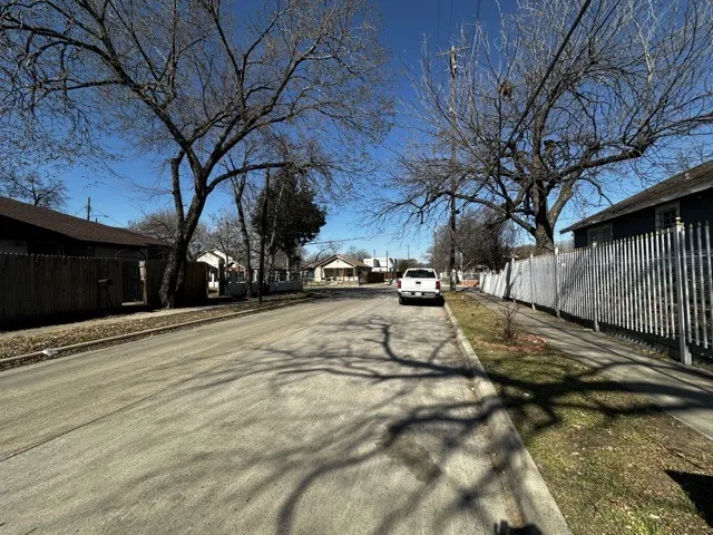 Triplex For Sale in Dallas County , 5118 Ash Lane, Dallas, Texas 75223, 4 Bedroom, 3 Bathroom, Garage spaces, 0 Sqft, built in 1923, Preowned, mls#21217019, Real Estate Agent in Dallas, Homes For Sale in Dallas county, Homes For Sale in Dallas, Realtor in Dallas Texas, Real Estate Brokerage Independent Realty Texas, Luminita Cordes Realtor