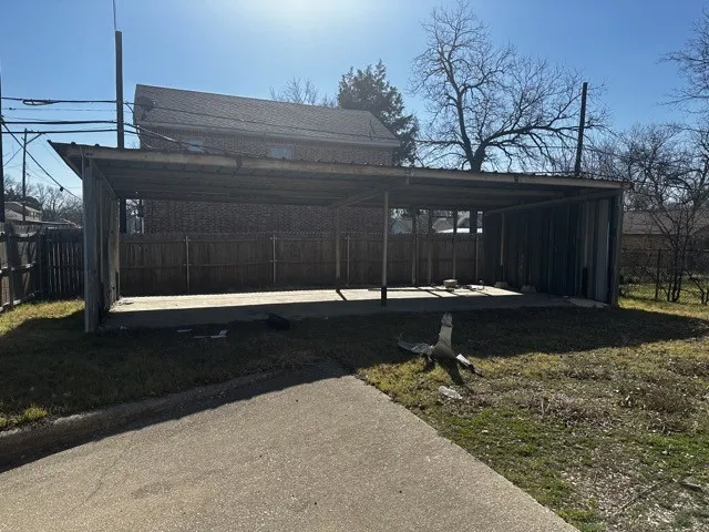 Triplex For Sale in Dallas County , 5118 Ash Lane, Dallas, Texas 75223, 4 Bedroom, 3 Bathroom, Garage spaces, 0 Sqft, built in 1923, Preowned, mls#21217019, Real Estate Agent in Dallas, Homes For Sale in Dallas county, Homes For Sale in Dallas, Realtor in Dallas Texas, Real Estate Brokerage Independent Realty Texas, Luminita Cordes Realtor