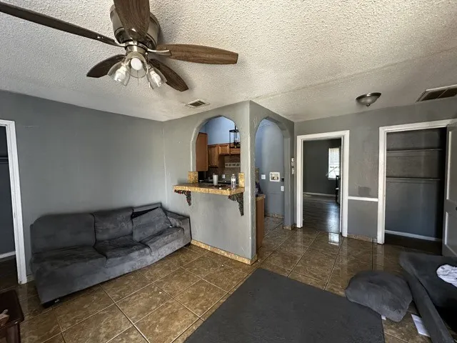 Triplex For Sale in Dallas County , 5118 Ash Lane, Dallas, Texas 75223, 4 Bedroom, 3 Bathroom, Garage spaces, 0 Sqft, built in 1923, Preowned, mls#21217019, Real Estate Agent in Dallas, Homes For Sale in Dallas county, Homes For Sale in Dallas, Realtor in Dallas Texas, Real Estate Brokerage Independent Realty Texas, Luminita Cordes Realtor