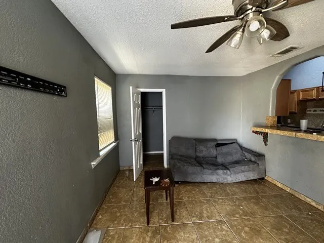 Triplex For Sale in Dallas County , 5118 Ash Lane, Dallas, Texas 75223, 4 Bedroom, 3 Bathroom, Garage spaces, 0 Sqft, built in 1923, Preowned, mls#21217019, Real Estate Agent in Dallas, Homes For Sale in Dallas county, Homes For Sale in Dallas, Realtor in Dallas Texas, Real Estate Brokerage Independent Realty Texas, Luminita Cordes Realtor