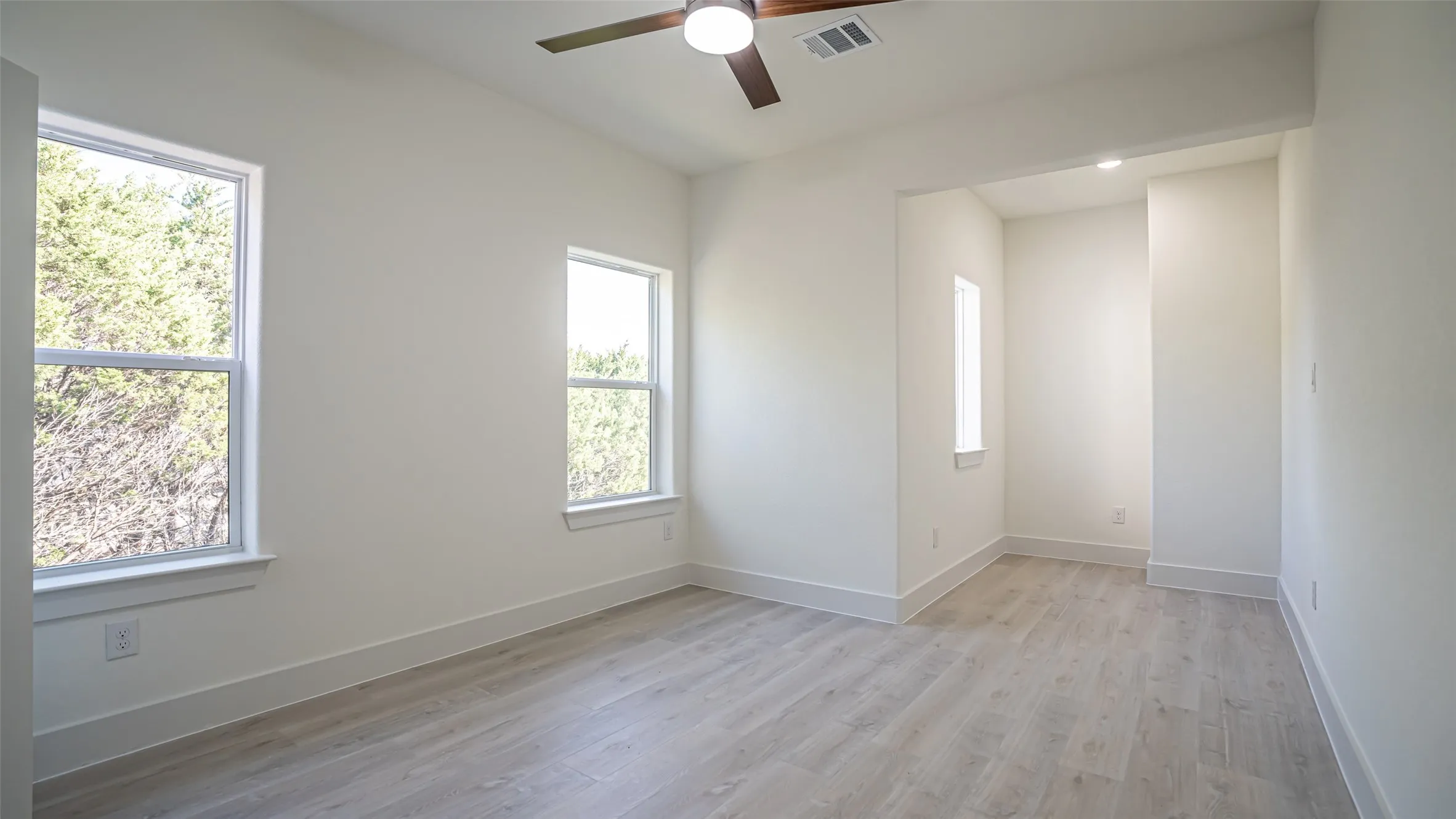 Single Family Residence For Sale in Hood County , 5634 Barkridge Drive, Granbury, Texas 76048, 4 Bedroom, 3 Bathroom, 2 Garage spaces, 2,228 Sqft, built in 2025, New Construction - Complete, mls#21215948, Real Estate Agent in Granbury, Homes For Sale in Hood county, Homes For Sale in Granbury, Realtor in Granbury Texas, Real Estate Brokerage Independent Realty Texas, Luminita Cordes Realtor