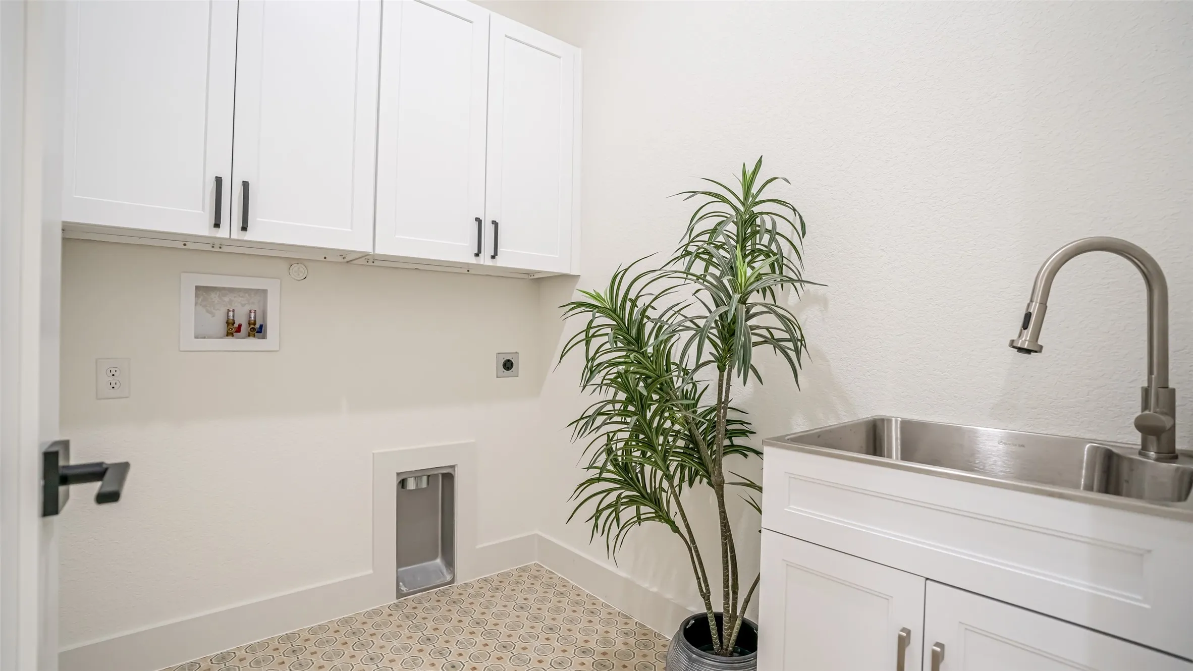 Single Family Residence For Sale in Hood County , 5634 Barkridge Drive, Granbury, Texas 76048, 4 Bedroom, 3 Bathroom, 2 Garage spaces, 2,228 Sqft, built in 2025, New Construction - Complete, mls#21215948, Real Estate Agent in Granbury, Homes For Sale in Hood county, Homes For Sale in Granbury, Realtor in Granbury Texas, Real Estate Brokerage Independent Realty Texas, Luminita Cordes Realtor