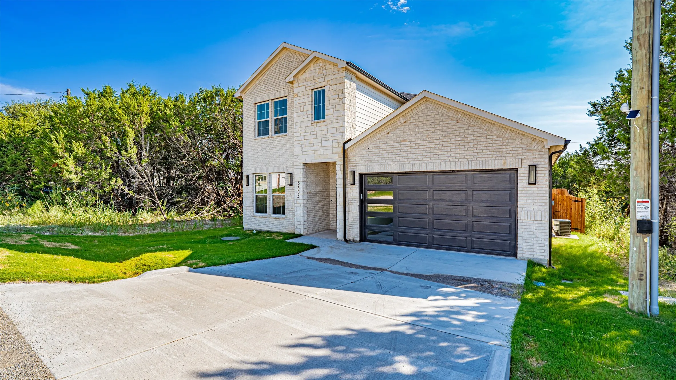 Single Family Residence For Sale in Hood County , 5634 Barkridge Drive, Granbury, Texas 76048, 4 Bedroom, 3 Bathroom, 2 Garage spaces, 2,228 Sqft, built in 2025, New Construction - Complete, mls#21215948, Real Estate Agent in Granbury, Homes For Sale in Hood county, Homes For Sale in Granbury, Realtor in Granbury Texas, Real Estate Brokerage Independent Realty Texas, Luminita Cordes Realtor