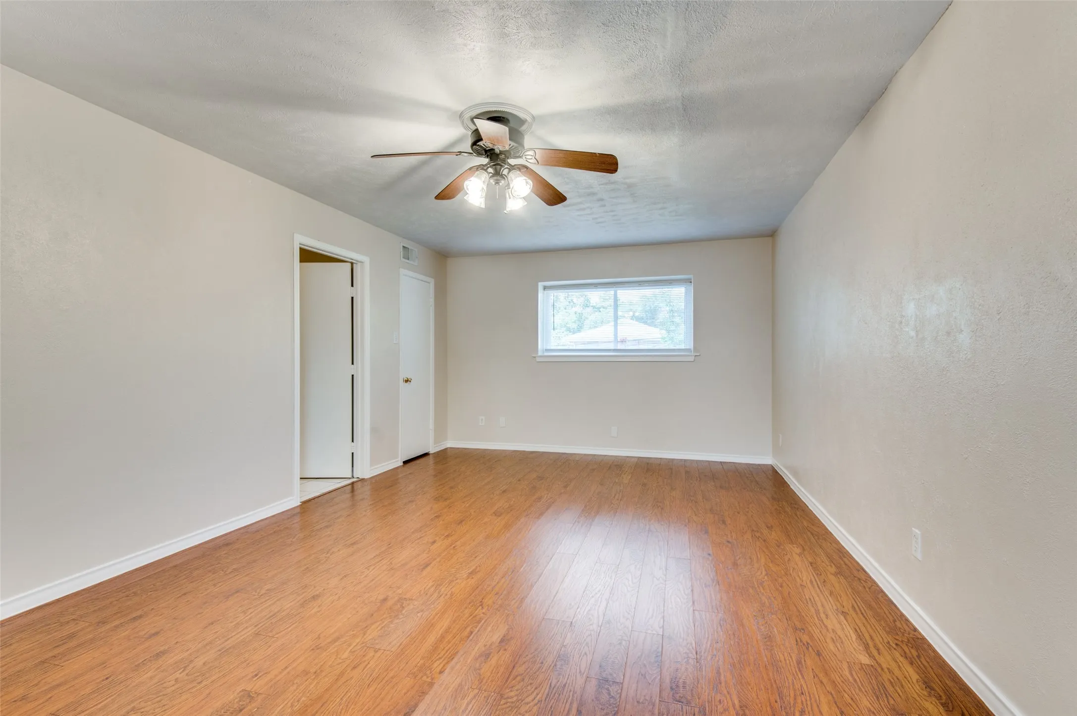 Condominium For Sale in Dallas County , 3446 Asbury Street, University Park, Texas 75205, 4 Bedroom, 6 Bathroom, Garage spaces, 3,560 Sqft, built in 1976, Preowned, mls#21217106, Real Estate Agent in University Park, Homes For Sale in Dallas county, Homes For Sale in University Park, Realtor in University Park Texas, Real Estate Brokerage Independent Realty Texas, Luminita Cordes Realtor