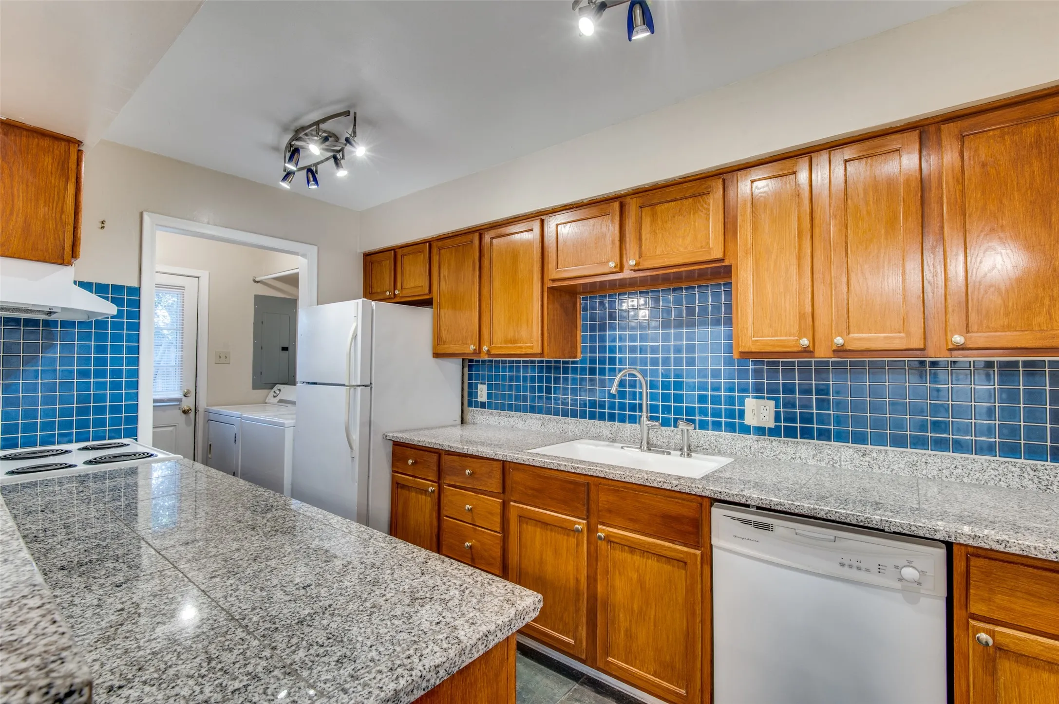 Condominium For Sale in Dallas County , 3446 Asbury Street, University Park, Texas 75205, 4 Bedroom, 6 Bathroom, Garage spaces, 3,560 Sqft, built in 1976, Preowned, mls#21217106, Real Estate Agent in University Park, Homes For Sale in Dallas county, Homes For Sale in University Park, Realtor in University Park Texas, Real Estate Brokerage Independent Realty Texas, Luminita Cordes Realtor