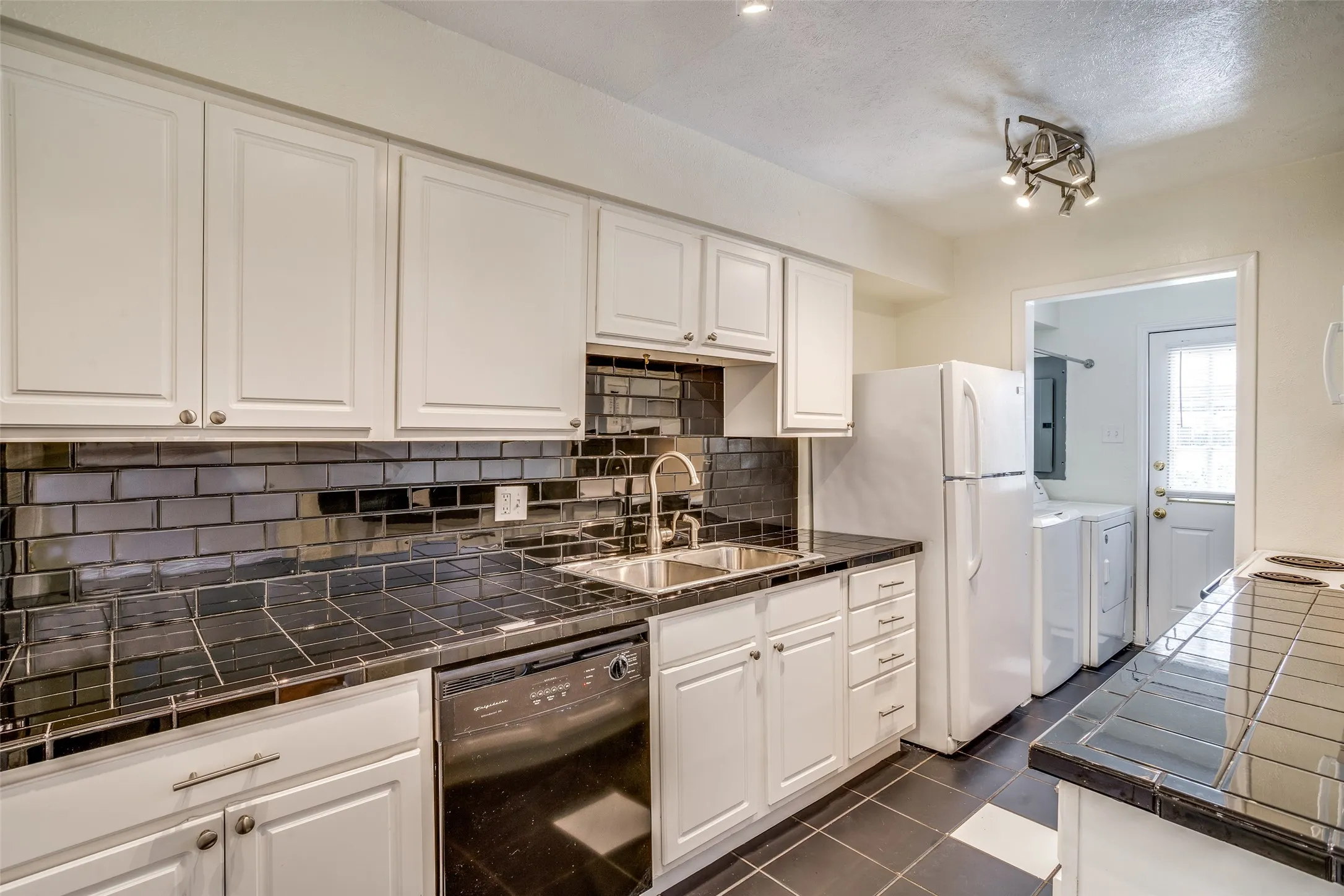 Condominium For Sale in Dallas County , 3446 Asbury Street, University Park, Texas 75205, 4 Bedroom, 6 Bathroom, Garage spaces, 3,560 Sqft, built in 1976, Preowned, mls#21217106, Real Estate Agent in University Park, Homes For Sale in Dallas county, Homes For Sale in University Park, Realtor in University Park Texas, Real Estate Brokerage Independent Realty Texas, Luminita Cordes Realtor