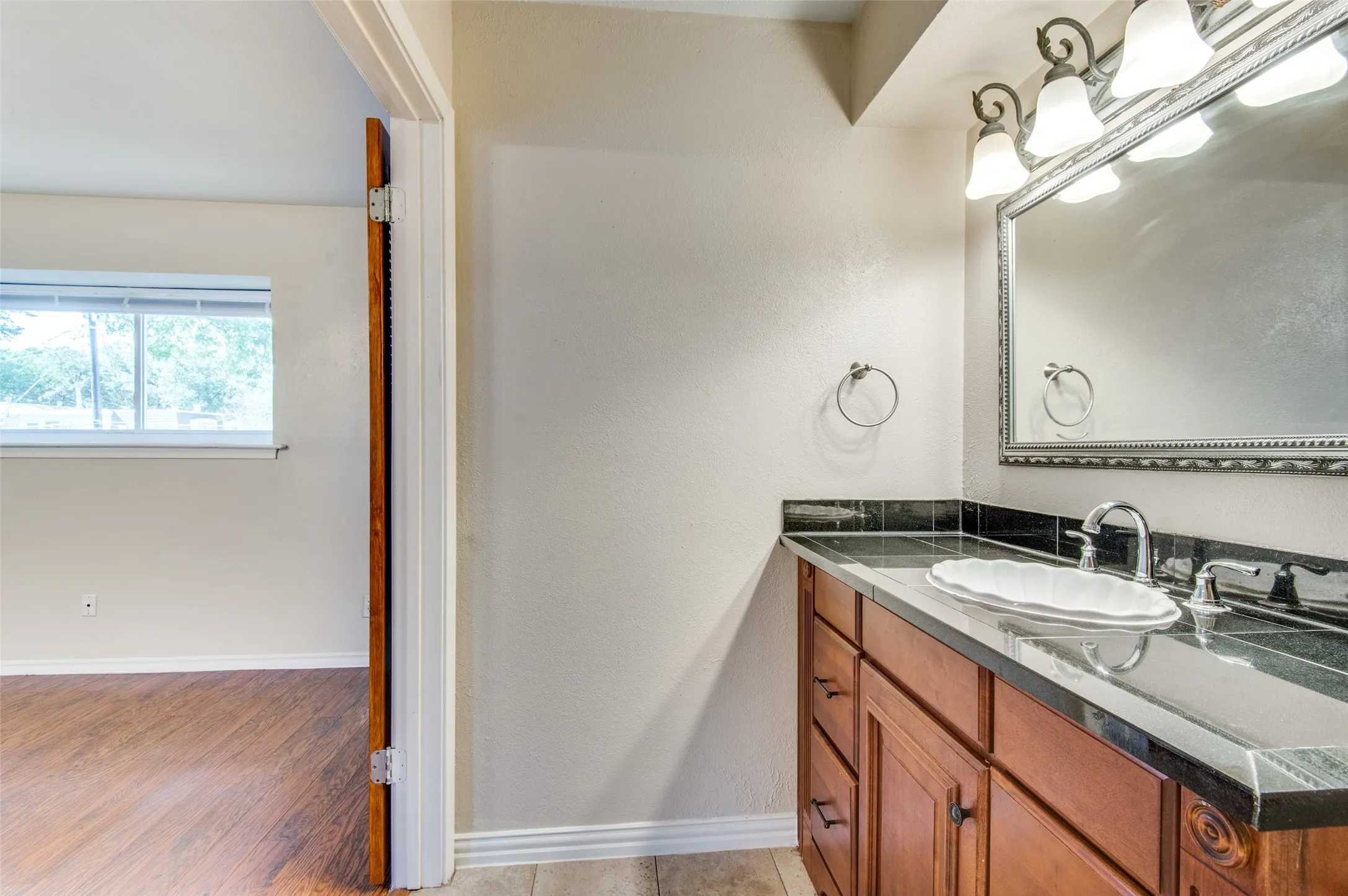 Condominium For Sale in Dallas County , 3446 Asbury Street, University Park, Texas 75205, 4 Bedroom, 6 Bathroom, Garage spaces, 3,560 Sqft, built in 1976, Preowned, mls#21217106, Real Estate Agent in University Park, Homes For Sale in Dallas county, Homes For Sale in University Park, Realtor in University Park Texas, Real Estate Brokerage Independent Realty Texas, Luminita Cordes Realtor