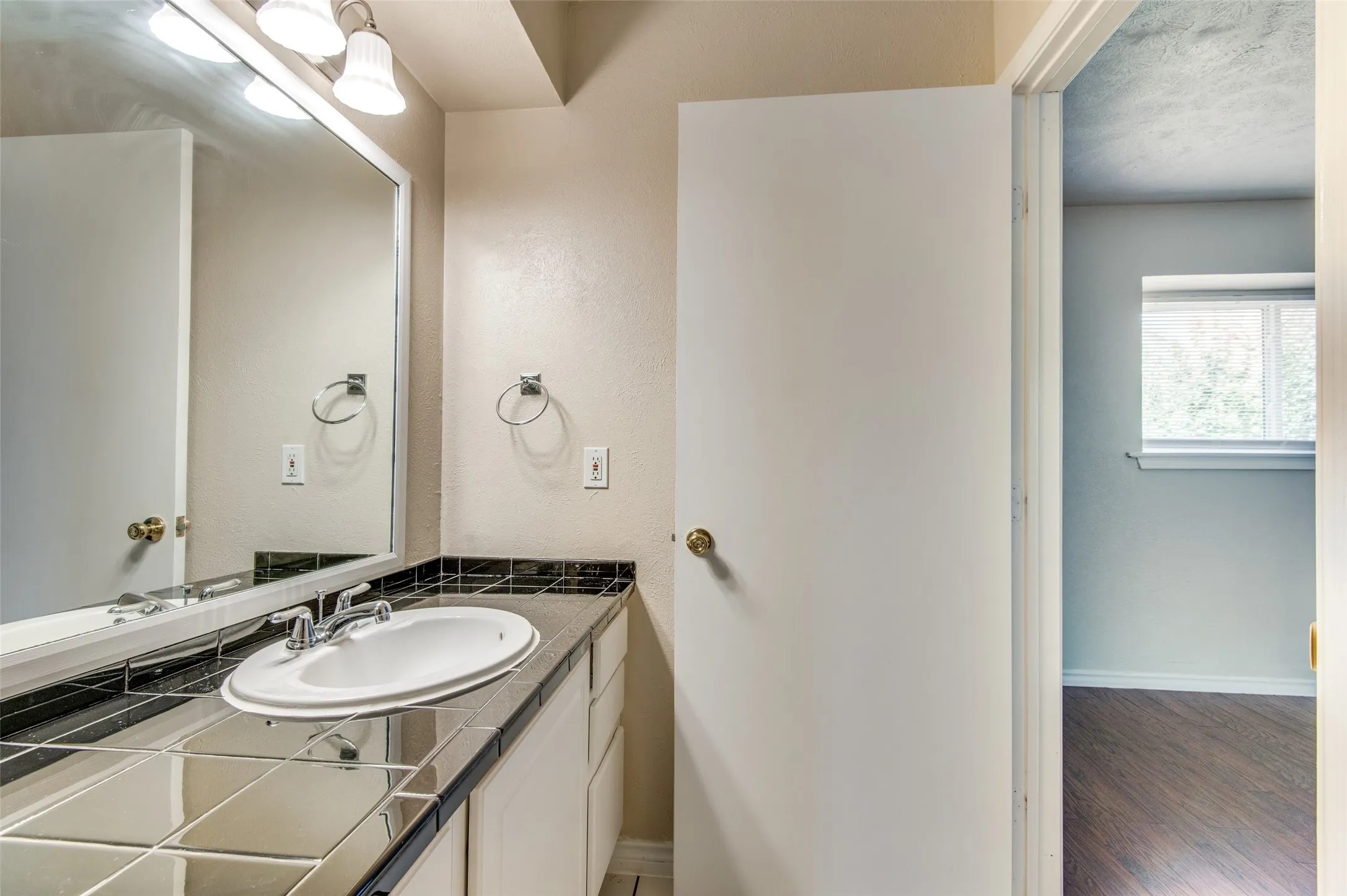 Condominium For Sale in Dallas County , 3446 Asbury Street, University Park, Texas 75205, 4 Bedroom, 6 Bathroom, Garage spaces, 3,560 Sqft, built in 1976, Preowned, mls#21217106, Real Estate Agent in University Park, Homes For Sale in Dallas county, Homes For Sale in University Park, Realtor in University Park Texas, Real Estate Brokerage Independent Realty Texas, Luminita Cordes Realtor