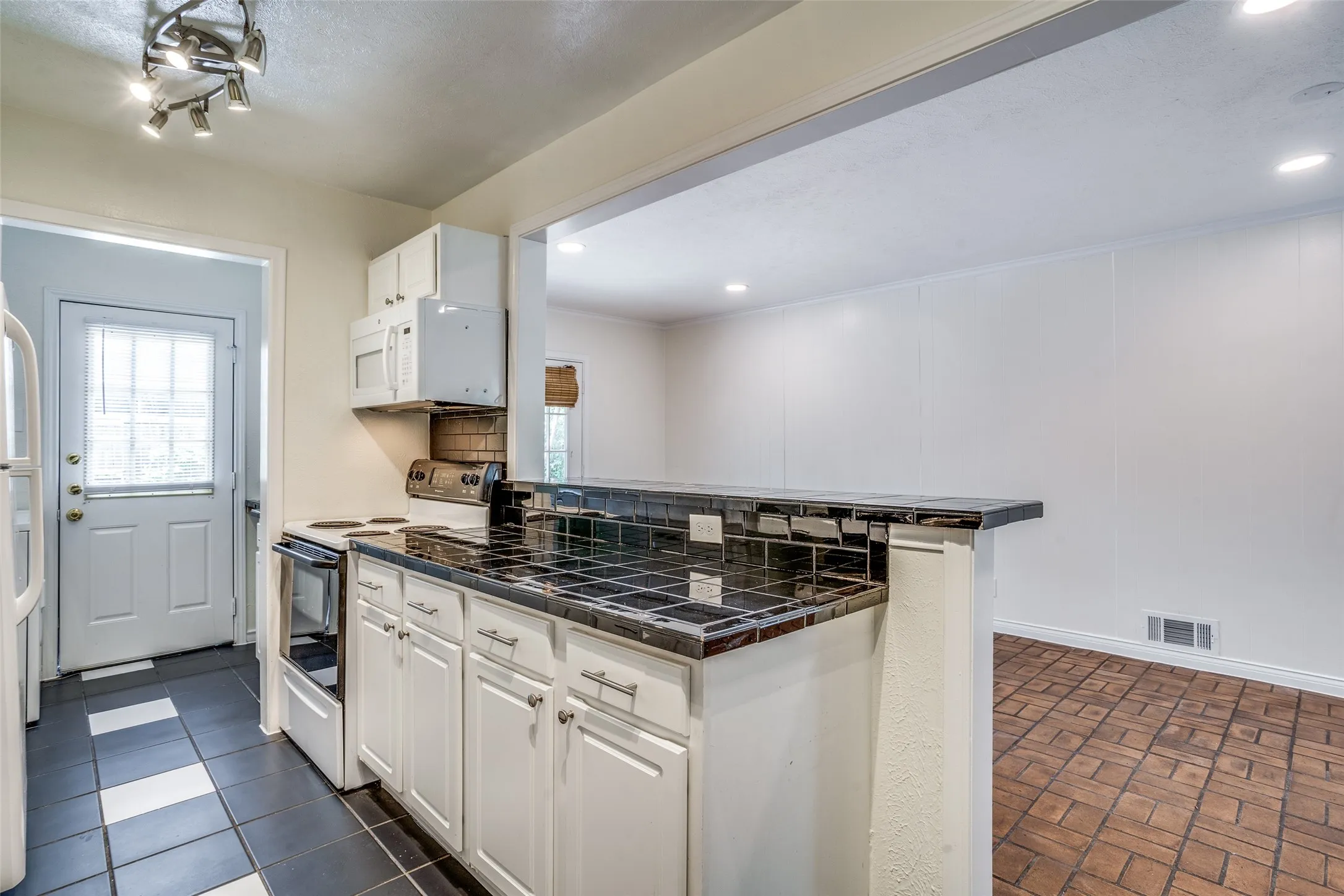 Condominium For Sale in Dallas County , 3446 Asbury Street, University Park, Texas 75205, 4 Bedroom, 6 Bathroom, Garage spaces, 3,560 Sqft, built in 1976, Preowned, mls#21217106, Real Estate Agent in University Park, Homes For Sale in Dallas county, Homes For Sale in University Park, Realtor in University Park Texas, Real Estate Brokerage Independent Realty Texas, Luminita Cordes Realtor