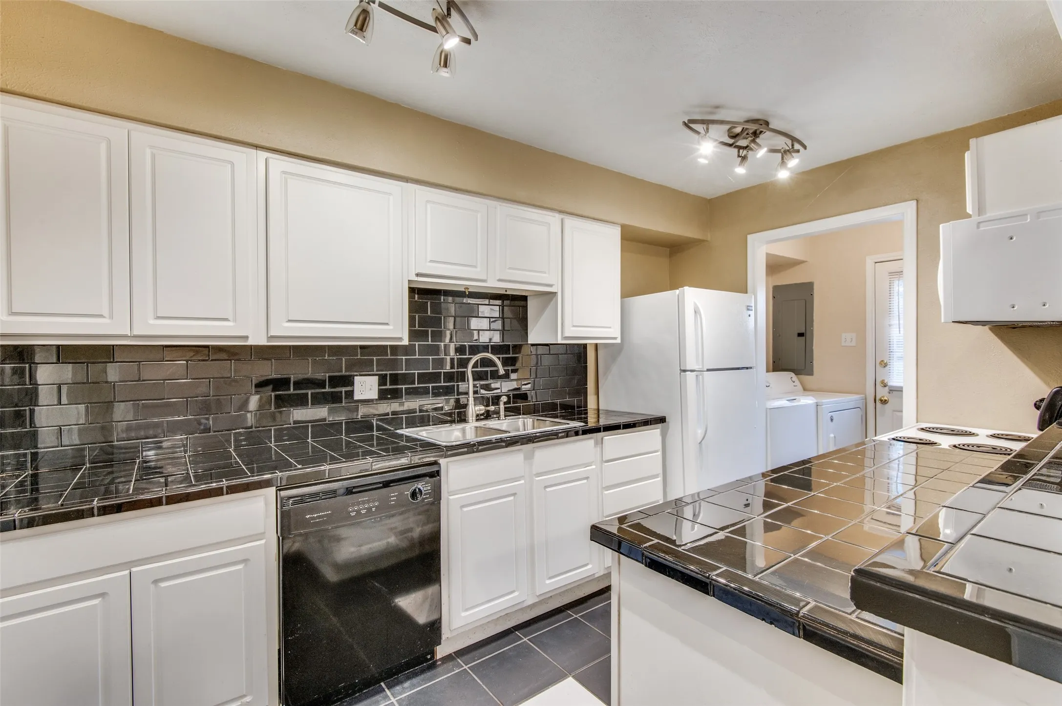Condominium For Sale in Dallas County , 3446 Asbury Street, University Park, Texas 75205, 4 Bedroom, 6 Bathroom, Garage spaces, 3,560 Sqft, built in 1976, Preowned, mls#21217106, Real Estate Agent in University Park, Homes For Sale in Dallas county, Homes For Sale in University Park, Realtor in University Park Texas, Real Estate Brokerage Independent Realty Texas, Luminita Cordes Realtor