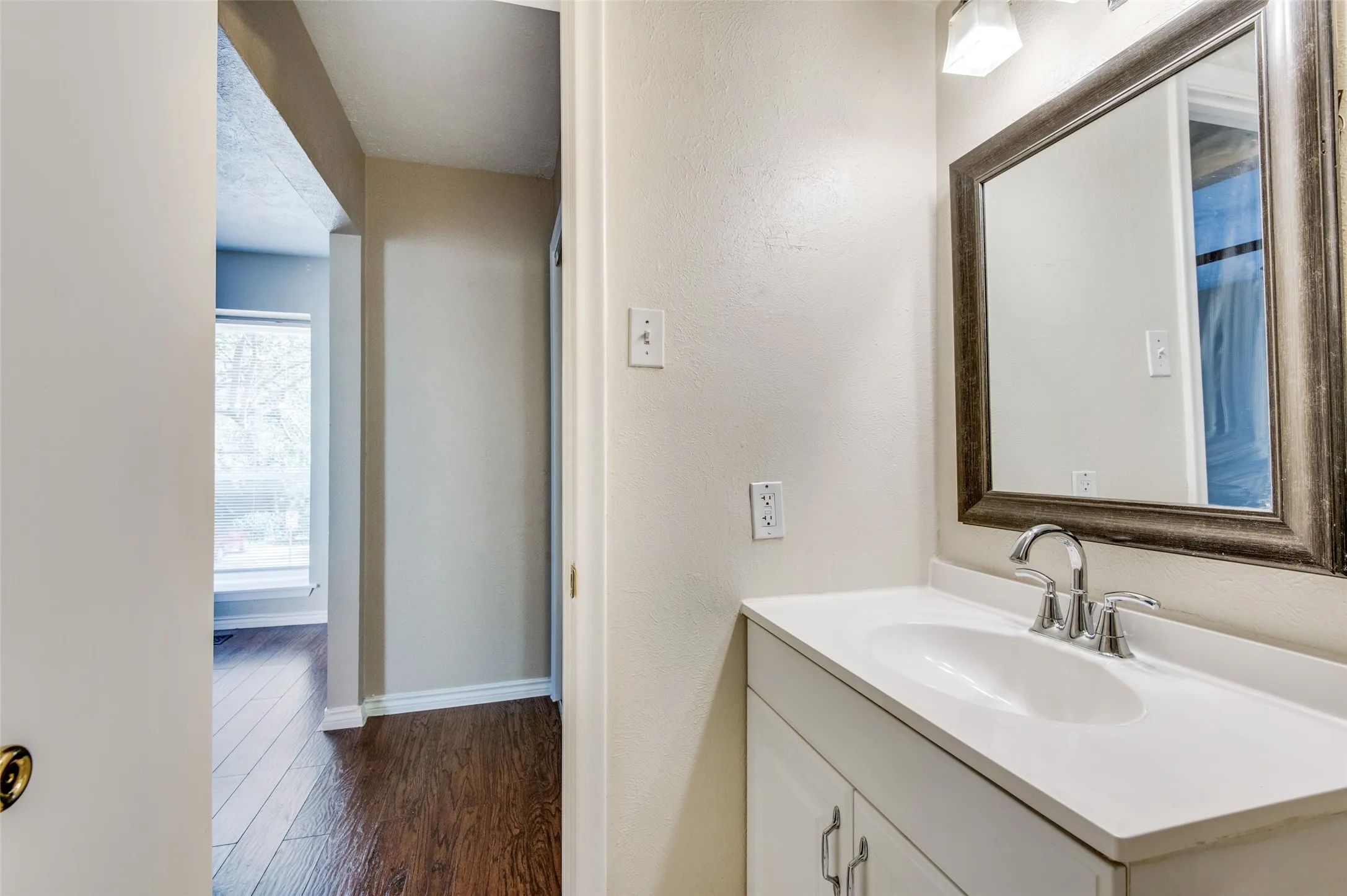 Condominium For Sale in Dallas County , 3446 Asbury Street, University Park, Texas 75205, 4 Bedroom, 6 Bathroom, Garage spaces, 3,560 Sqft, built in 1976, Preowned, mls#21217106, Real Estate Agent in University Park, Homes For Sale in Dallas county, Homes For Sale in University Park, Realtor in University Park Texas, Real Estate Brokerage Independent Realty Texas, Luminita Cordes Realtor