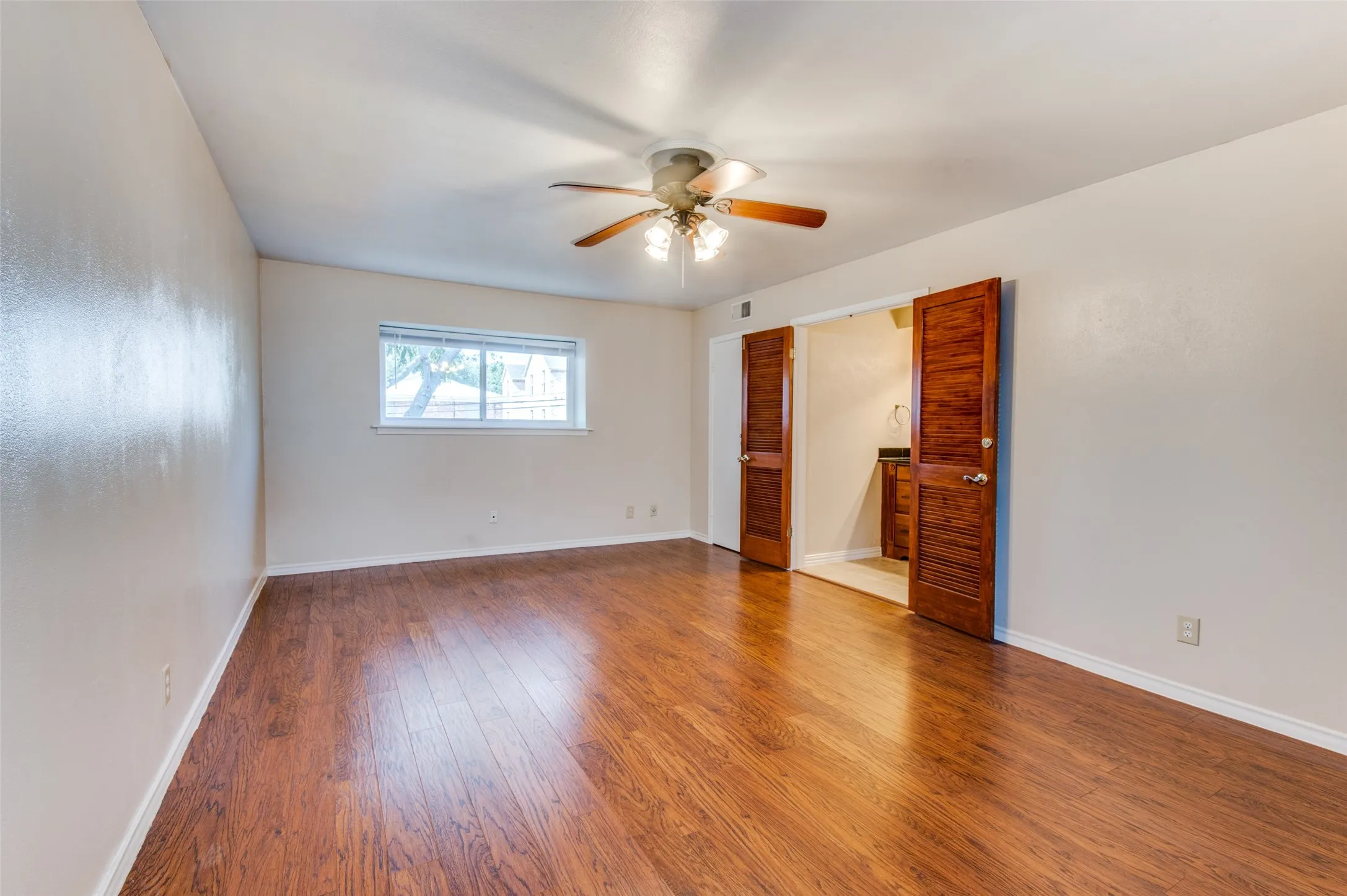Condominium For Sale in Dallas County , 3446 Asbury Street, University Park, Texas 75205, 4 Bedroom, 6 Bathroom, Garage spaces, 3,560 Sqft, built in 1976, Preowned, mls#21217106, Real Estate Agent in University Park, Homes For Sale in Dallas county, Homes For Sale in University Park, Realtor in University Park Texas, Real Estate Brokerage Independent Realty Texas, Luminita Cordes Realtor