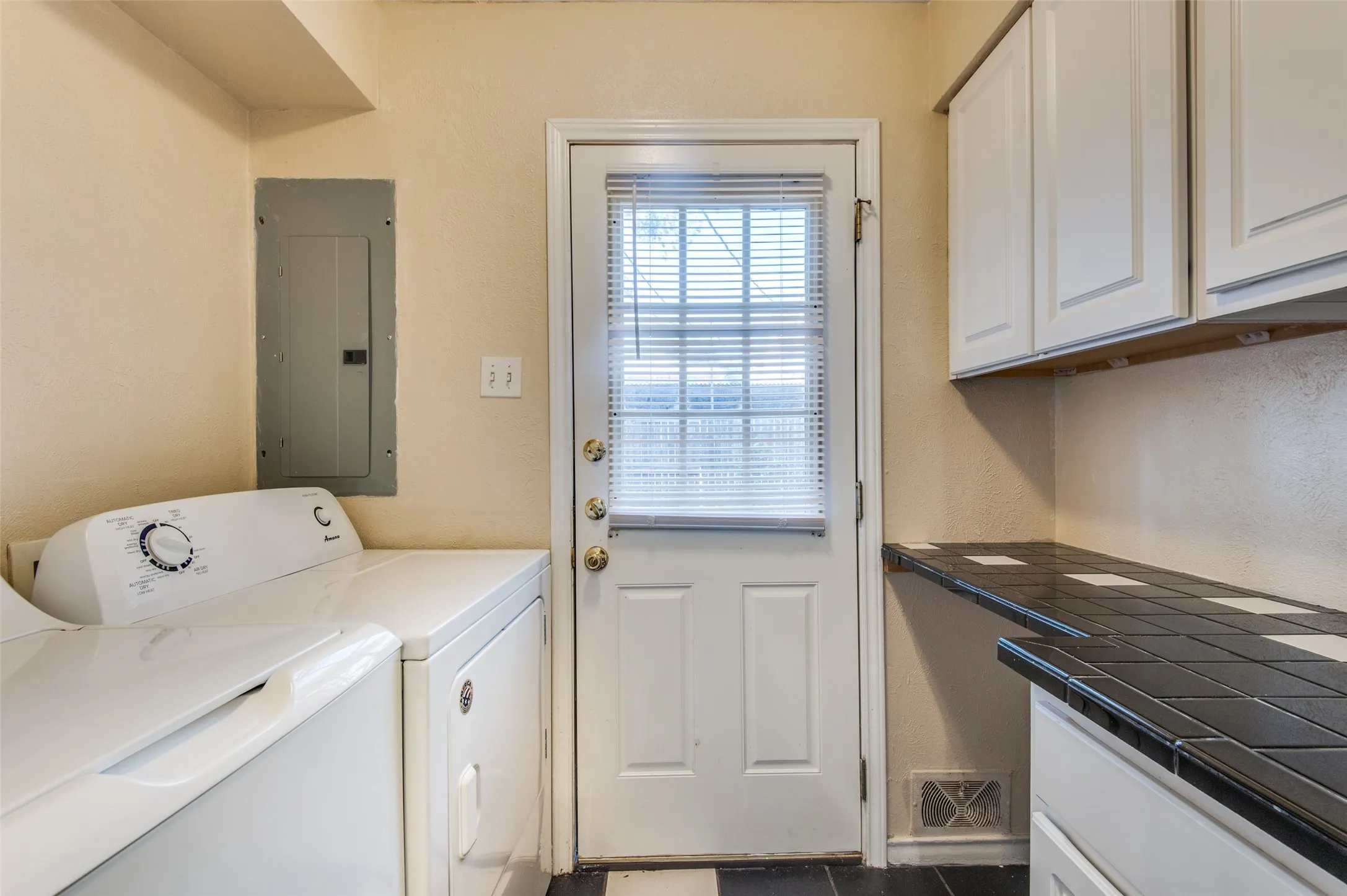 Condominium For Sale in Dallas County , 3446 Asbury Street, University Park, Texas 75205, 4 Bedroom, 6 Bathroom, Garage spaces, 3,560 Sqft, built in 1976, Preowned, mls#21217106, Real Estate Agent in University Park, Homes For Sale in Dallas county, Homes For Sale in University Park, Realtor in University Park Texas, Real Estate Brokerage Independent Realty Texas, Luminita Cordes Realtor