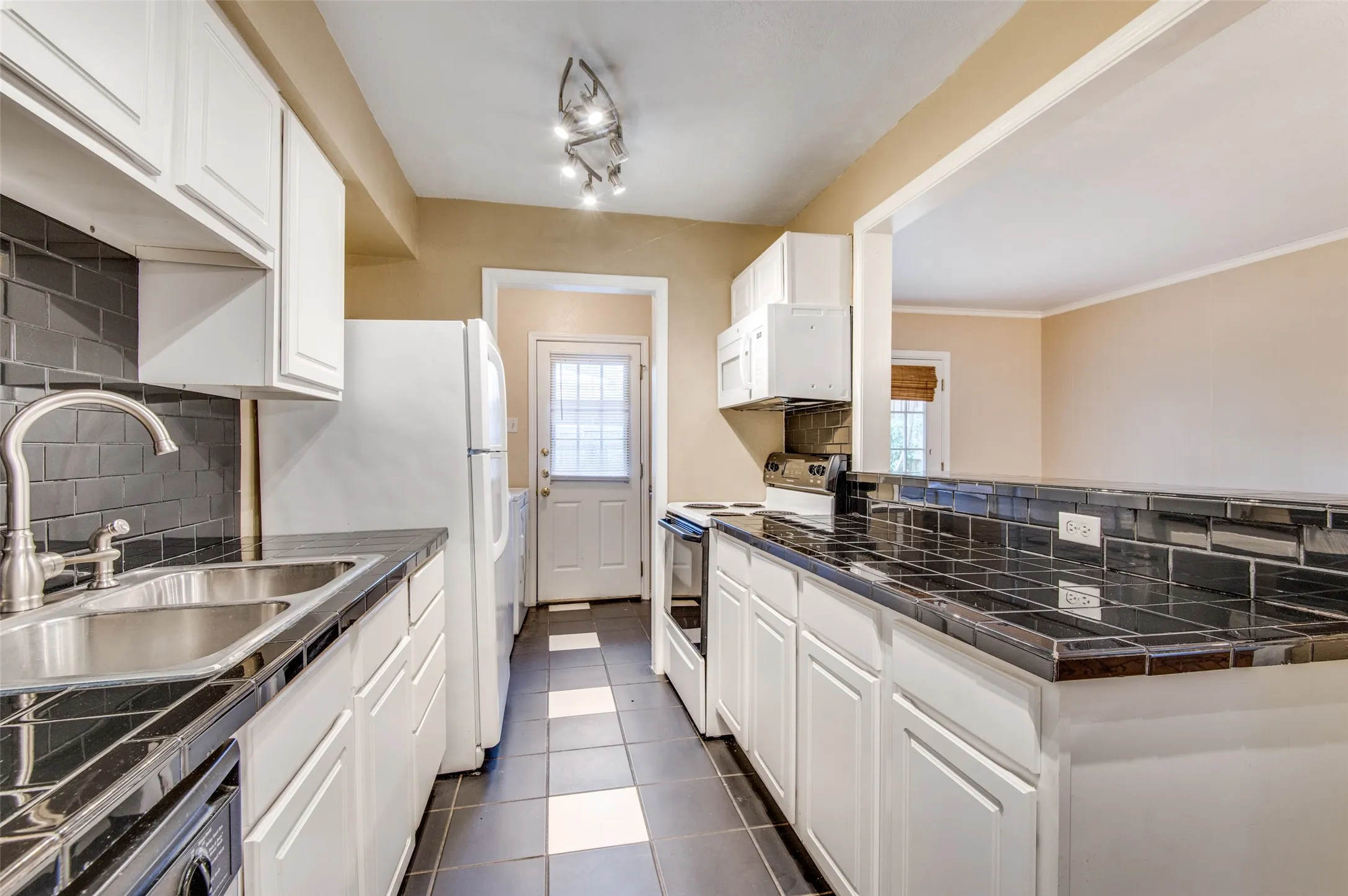 Condominium For Sale in Dallas County , 3446 Asbury Street, University Park, Texas 75205, 4 Bedroom, 6 Bathroom, Garage spaces, 3,560 Sqft, built in 1976, Preowned, mls#21217106, Real Estate Agent in University Park, Homes For Sale in Dallas county, Homes For Sale in University Park, Realtor in University Park Texas, Real Estate Brokerage Independent Realty Texas, Luminita Cordes Realtor