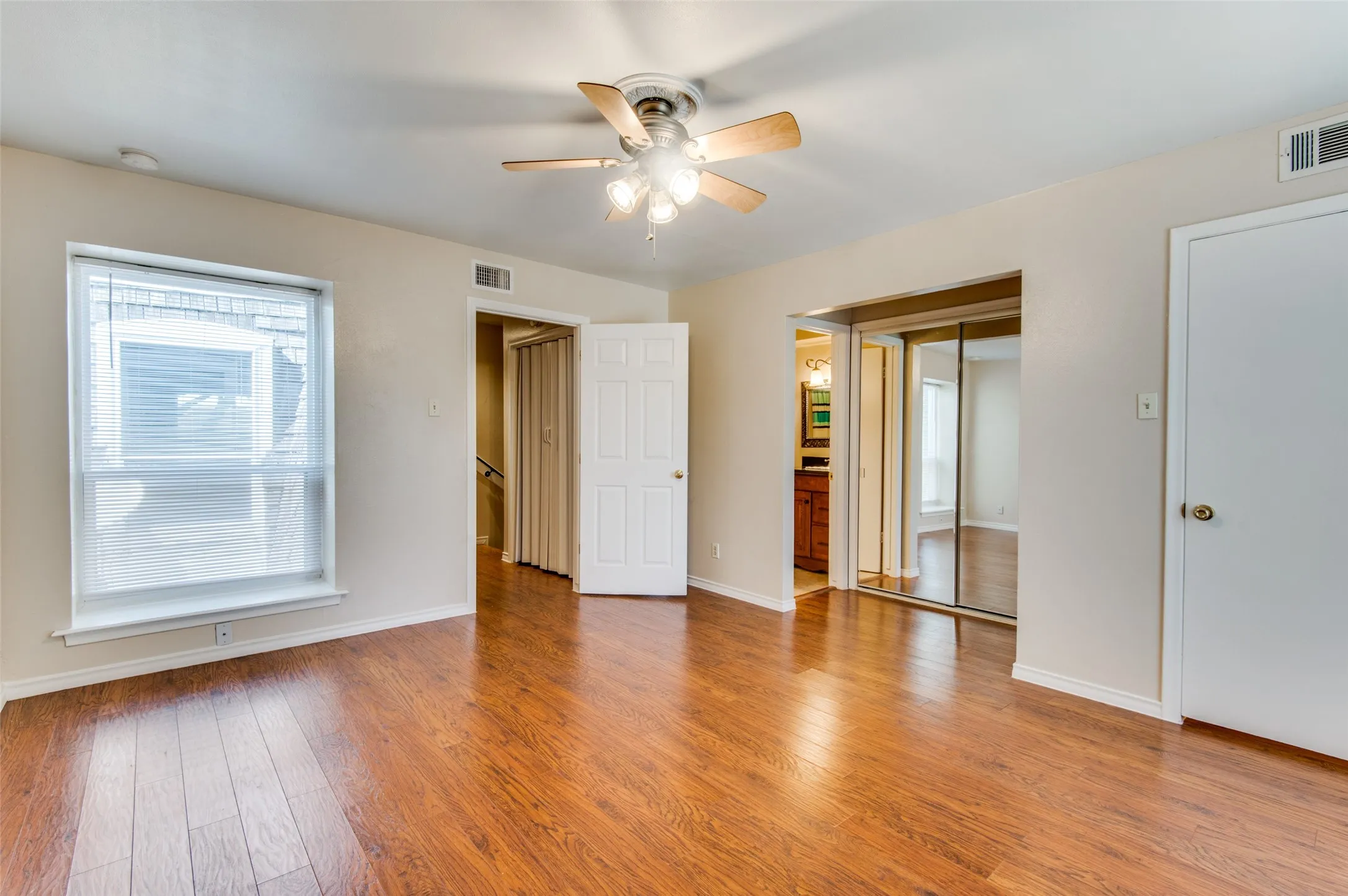 Condominium For Sale in Dallas County , 3446 Asbury Street, University Park, Texas 75205, 4 Bedroom, 6 Bathroom, Garage spaces, 3,560 Sqft, built in 1976, Preowned, mls#21217106, Real Estate Agent in University Park, Homes For Sale in Dallas county, Homes For Sale in University Park, Realtor in University Park Texas, Real Estate Brokerage Independent Realty Texas, Luminita Cordes Realtor