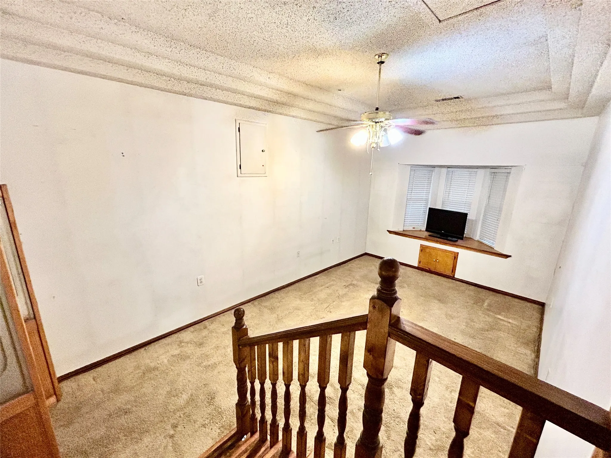 Single Family Residence For Sale in Ellis County , 303 N Caesar Street, Ennis, Texas 75119, 5 Bedroom, 3 Bathroom, Garage spaces, 2,267 Sqft, built in 1976, Preowned, mls#21217131, Real Estate Agent in Ennis, Homes For Sale in Ellis county, Homes For Sale in Ennis, Realtor in Ennis Texas, Real Estate Brokerage Independent Realty Texas, Luminita Cordes Realtor