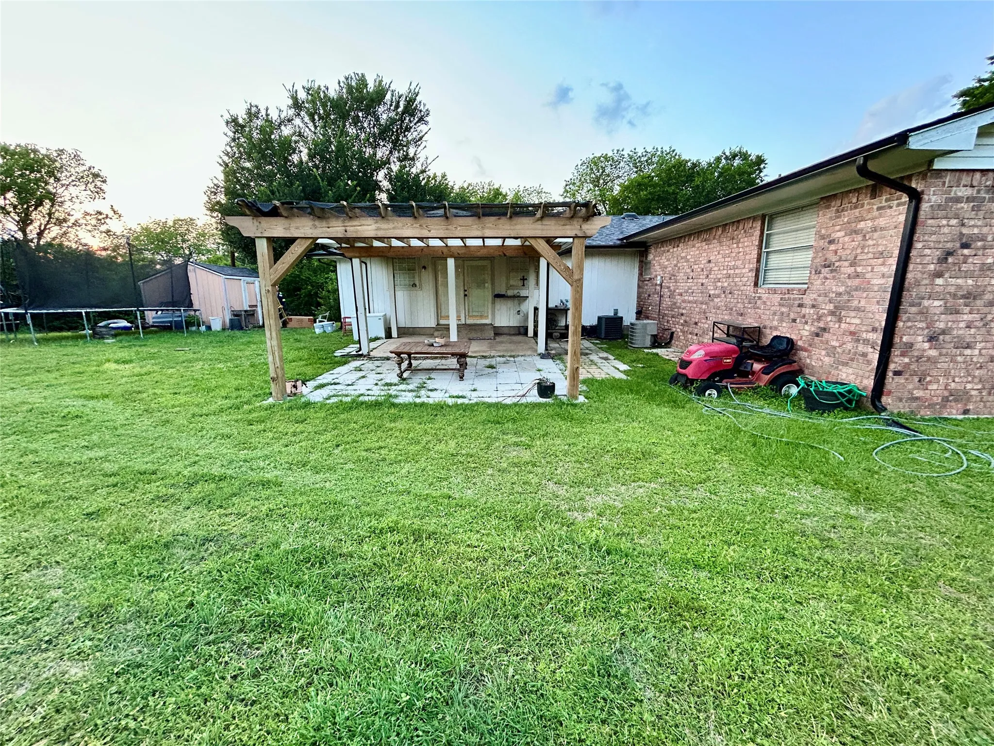 Single Family Residence For Sale in Ellis County , 303 N Caesar Street, Ennis, Texas 75119, 5 Bedroom, 3 Bathroom, Garage spaces, 2,267 Sqft, built in 1976, Preowned, mls#21217131, Real Estate Agent in Ennis, Homes For Sale in Ellis county, Homes For Sale in Ennis, Realtor in Ennis Texas, Real Estate Brokerage Independent Realty Texas, Luminita Cordes Realtor