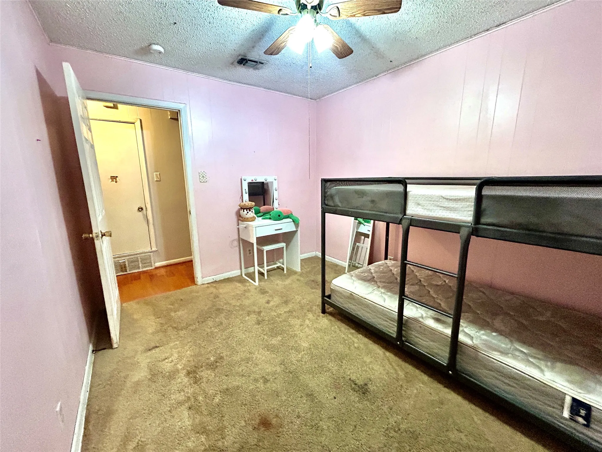 Single Family Residence For Sale in Ellis County , 303 N Caesar Street, Ennis, Texas 75119, 5 Bedroom, 3 Bathroom, Garage spaces, 2,267 Sqft, built in 1976, Preowned, mls#21217131, Real Estate Agent in Ennis, Homes For Sale in Ellis county, Homes For Sale in Ennis, Realtor in Ennis Texas, Real Estate Brokerage Independent Realty Texas, Luminita Cordes Realtor