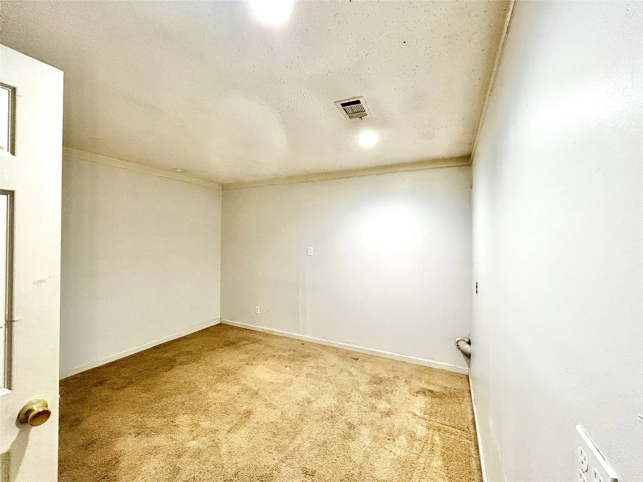 Single Family Residence For Sale in Ellis County , 303 N Caesar Street, Ennis, Texas 75119, 5 Bedroom, 3 Bathroom, Garage spaces, 2,267 Sqft, built in 1976, Preowned, mls#21217131, Real Estate Agent in Ennis, Homes For Sale in Ellis county, Homes For Sale in Ennis, Realtor in Ennis Texas, Real Estate Brokerage Independent Realty Texas, Luminita Cordes Realtor