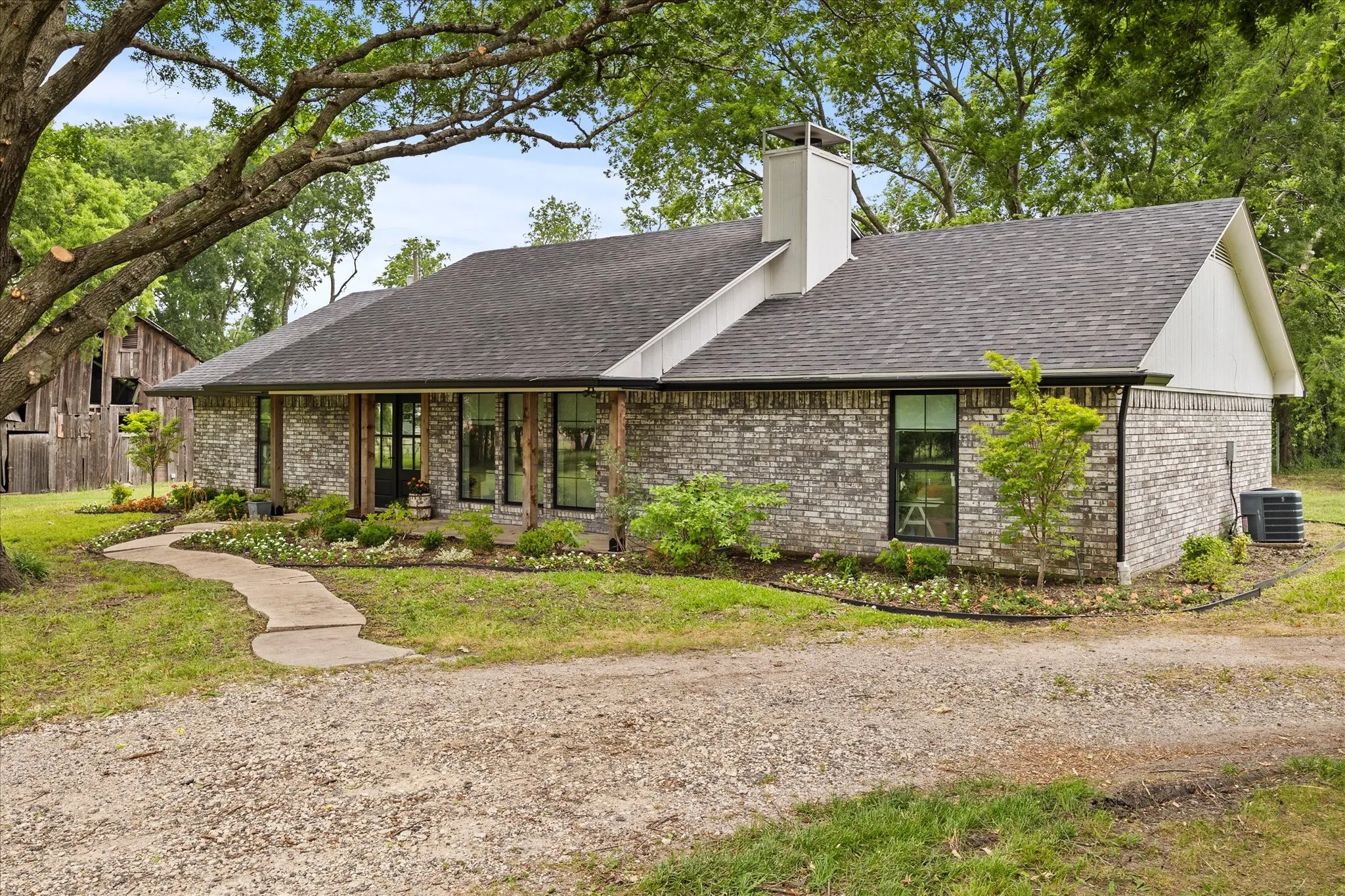 Single Family Residence For Sale in Rockwall County , 2201 Connie Ln, Rockwall, Texas 75032, 3 Bedrooms, 2 Bathrooms, Garage spaces, 1,647 Sqft, built in 1991, Preowned, Price $899,900, mls#21217181, Real Estate Agent in Rockwall, Homes For Sale in Rockwall county, Homes For Sale in Rockwall, Realtor in Rockwall Texas, Real Estate Brokerage Independent Realty Texas, Luminita Cordes Realtor