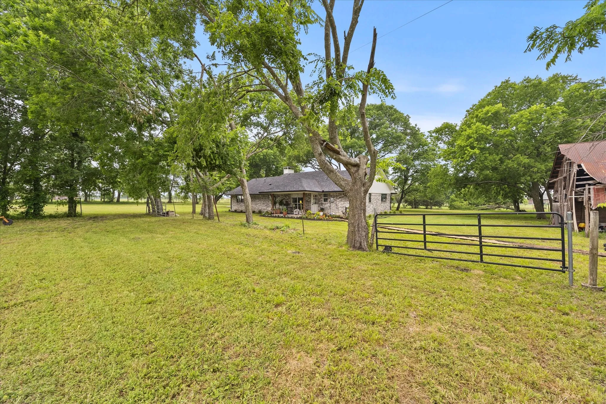 Single Family Residence For Sale in Rockwall County , 2201 Connie Ln, Rockwall, Texas 75032, 3 Bedrooms, 2 Bathrooms, Garage spaces, 1,647 Sqft, built in 1991, Preowned, Price $899,900, mls#21217181, Real Estate Agent in Rockwall, Homes For Sale in Rockwall county, Homes For Sale in Rockwall, Realtor in Rockwall Texas, Real Estate Brokerage Independent Realty Texas, Luminita Cordes Realtor