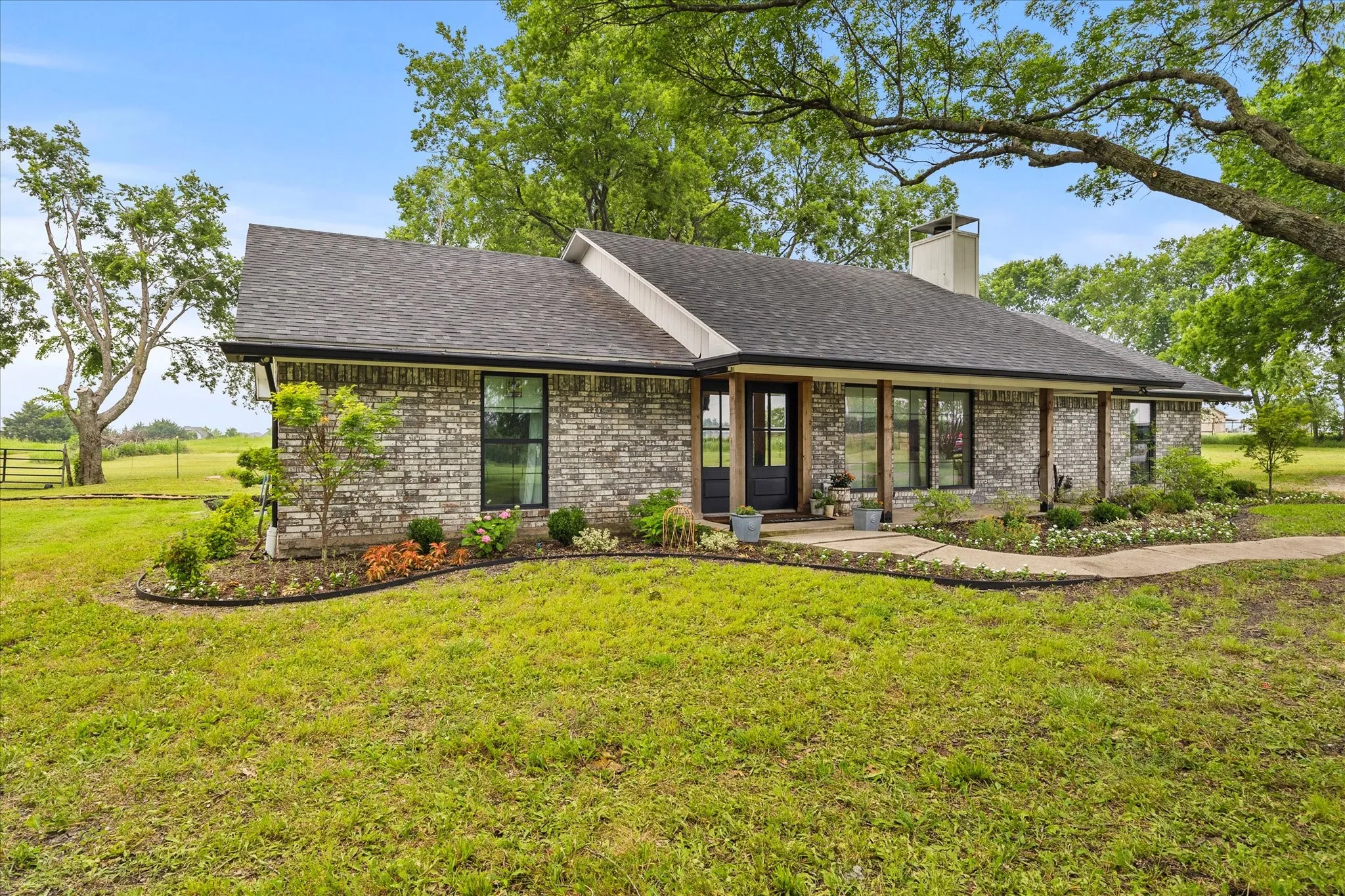 Single Family Residence For Sale in Rockwall County , 2201 Connie Ln, Rockwall, Texas 75032, 3 Bedrooms, 2 Bathrooms, Garage spaces, 1,647 Sqft, built in 1991, Preowned, Price $899,900, mls#21217181, Real Estate Agent in Rockwall, Homes For Sale in Rockwall county, Homes For Sale in Rockwall, Realtor in Rockwall Texas, Real Estate Brokerage Independent Realty Texas, Luminita Cordes Realtor