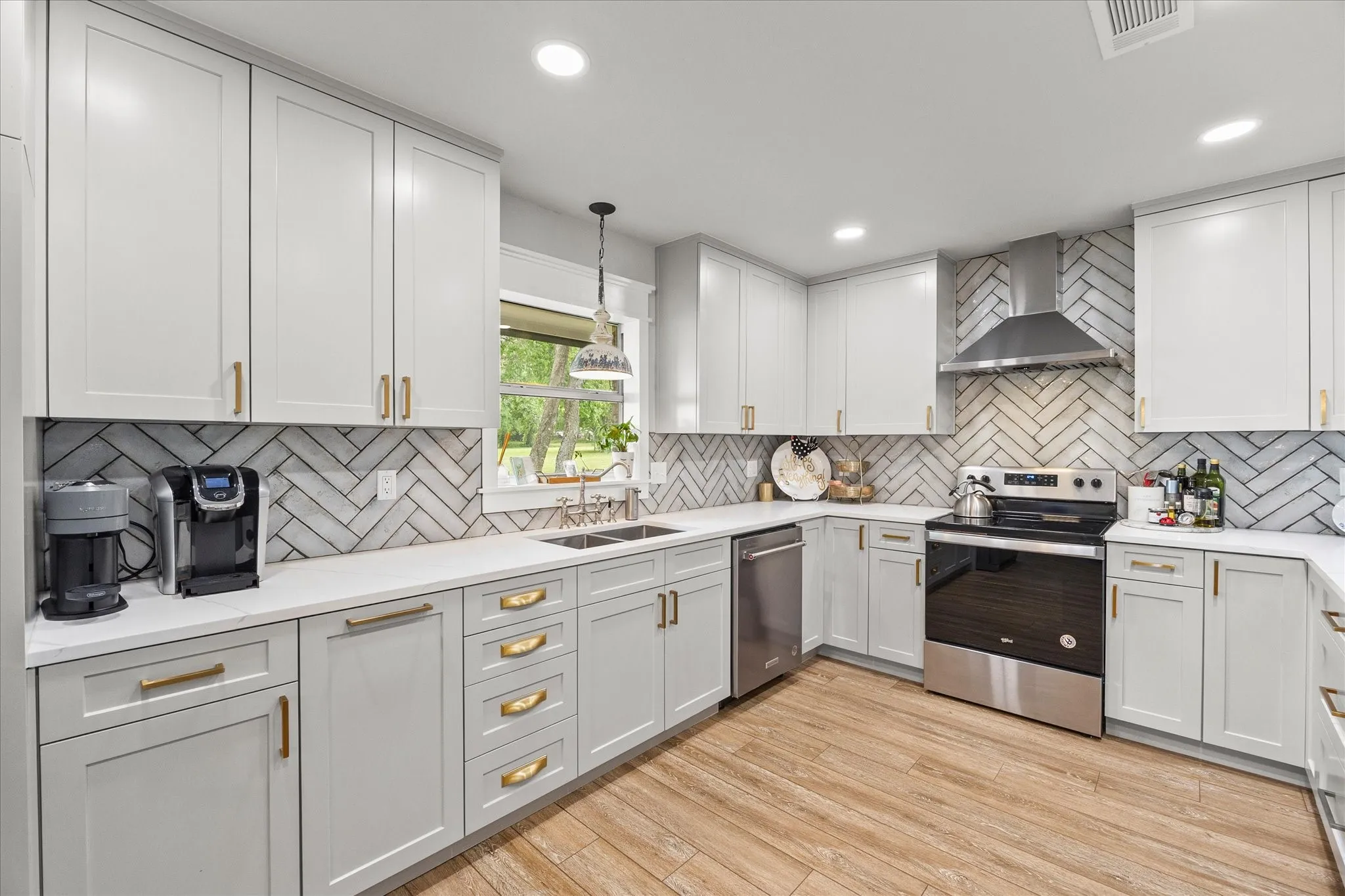 Single Family Residence For Sale in Rockwall County , 2201 Connie Ln, Rockwall, Texas 75032, 3 Bedrooms, 2 Bathrooms, Garage spaces, 1,647 Sqft, built in 1991, Preowned, Price $899,900, mls#21217181, Real Estate Agent in Rockwall, Homes For Sale in Rockwall county, Homes For Sale in Rockwall, Realtor in Rockwall Texas, Real Estate Brokerage Independent Realty Texas, Luminita Cordes Realtor