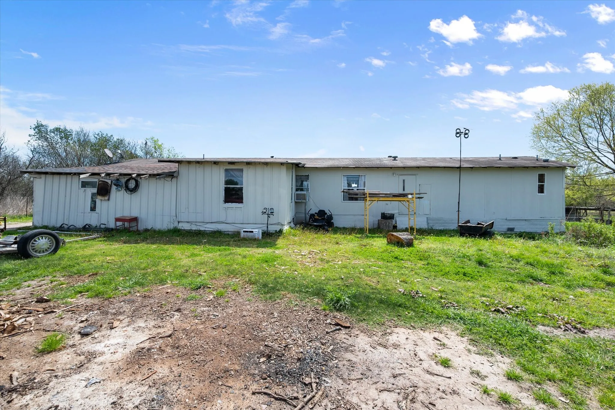 Mobile Home For Sale in Navarro County , 2135 County Road 0025, Corsicana, Texas 75110, 3 Bedrooms, 2 Bathrooms, Garage spaces, 1,960 Sqft, built in 1998, Price $194,000, mls#21217224, Real Estate Agent in Corsicana, Homes For Sale in Navarro county, Homes For Sale in Corsicana, Realtor in Corsicana Texas, Real Estate Brokerage Independent Realty Texas, Luminita Cordes Realtor