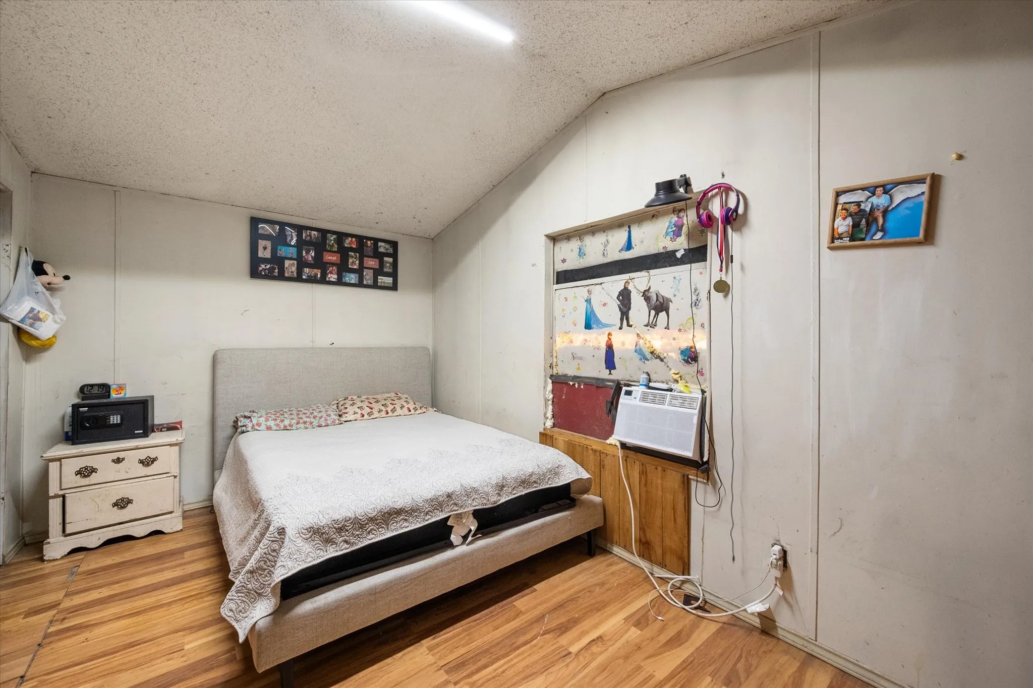 Mobile Home For Sale in Navarro County , 2135 County Road 0025, Corsicana, Texas 75110, 3 Bedrooms, 2 Bathrooms, Garage spaces, 1,960 Sqft, built in 1998, Price $194,000, mls#21217224, Real Estate Agent in Corsicana, Homes For Sale in Navarro county, Homes For Sale in Corsicana, Realtor in Corsicana Texas, Real Estate Brokerage Independent Realty Texas, Luminita Cordes Realtor