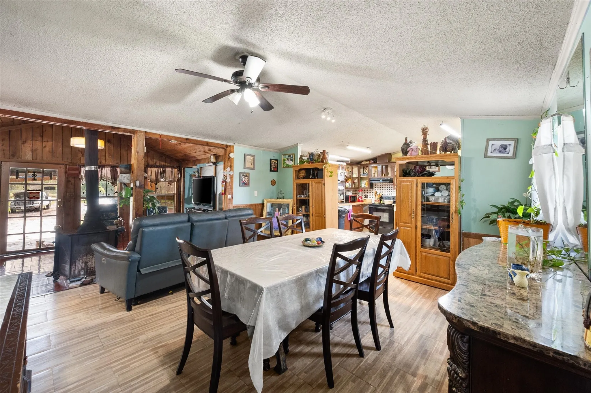 Mobile Home For Sale in Navarro County , 2135 County Road 0025, Corsicana, Texas 75110, 3 Bedrooms, 2 Bathrooms, Garage spaces, 1,960 Sqft, built in 1998, Price $194,000, mls#21217224, Real Estate Agent in Corsicana, Homes For Sale in Navarro county, Homes For Sale in Corsicana, Realtor in Corsicana Texas, Real Estate Brokerage Independent Realty Texas, Luminita Cordes Realtor
