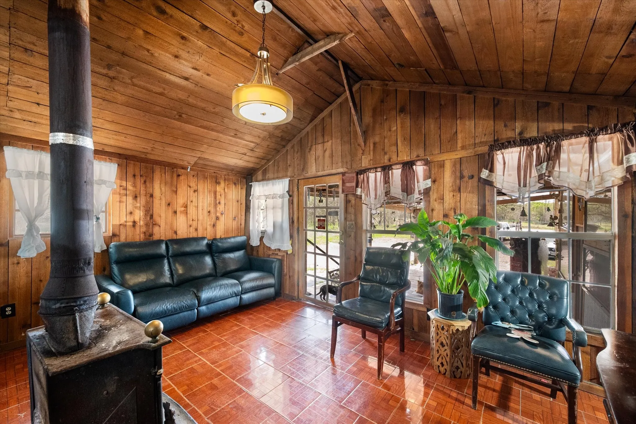 Mobile Home For Sale in Navarro County , 2135 County Road 0025, Corsicana, Texas 75110, 3 Bedrooms, 2 Bathrooms, Garage spaces, 1,960 Sqft, built in 1998, Price $194,000, mls#21217224, Real Estate Agent in Corsicana, Homes For Sale in Navarro county, Homes For Sale in Corsicana, Realtor in Corsicana Texas, Real Estate Brokerage Independent Realty Texas, Luminita Cordes Realtor